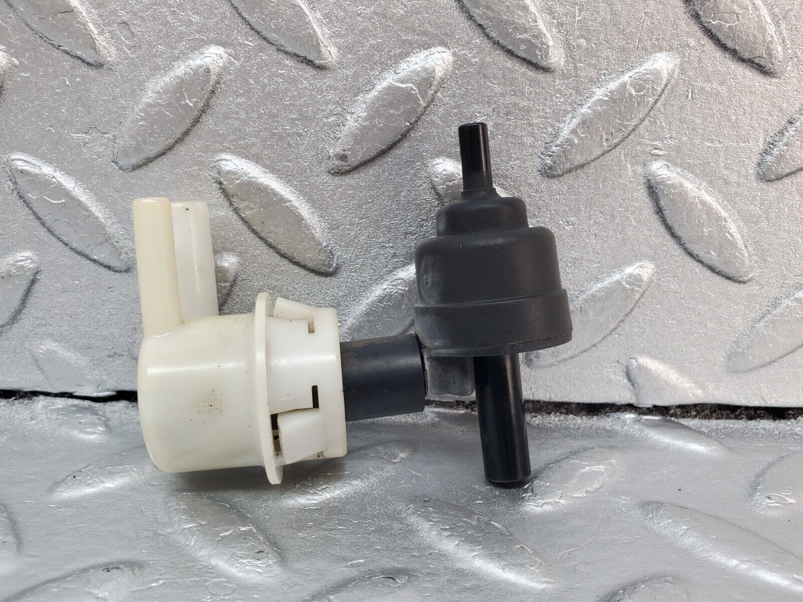 45678 Mercedes-Benz W126 420SE Fuel Vapor Valve 2014710781