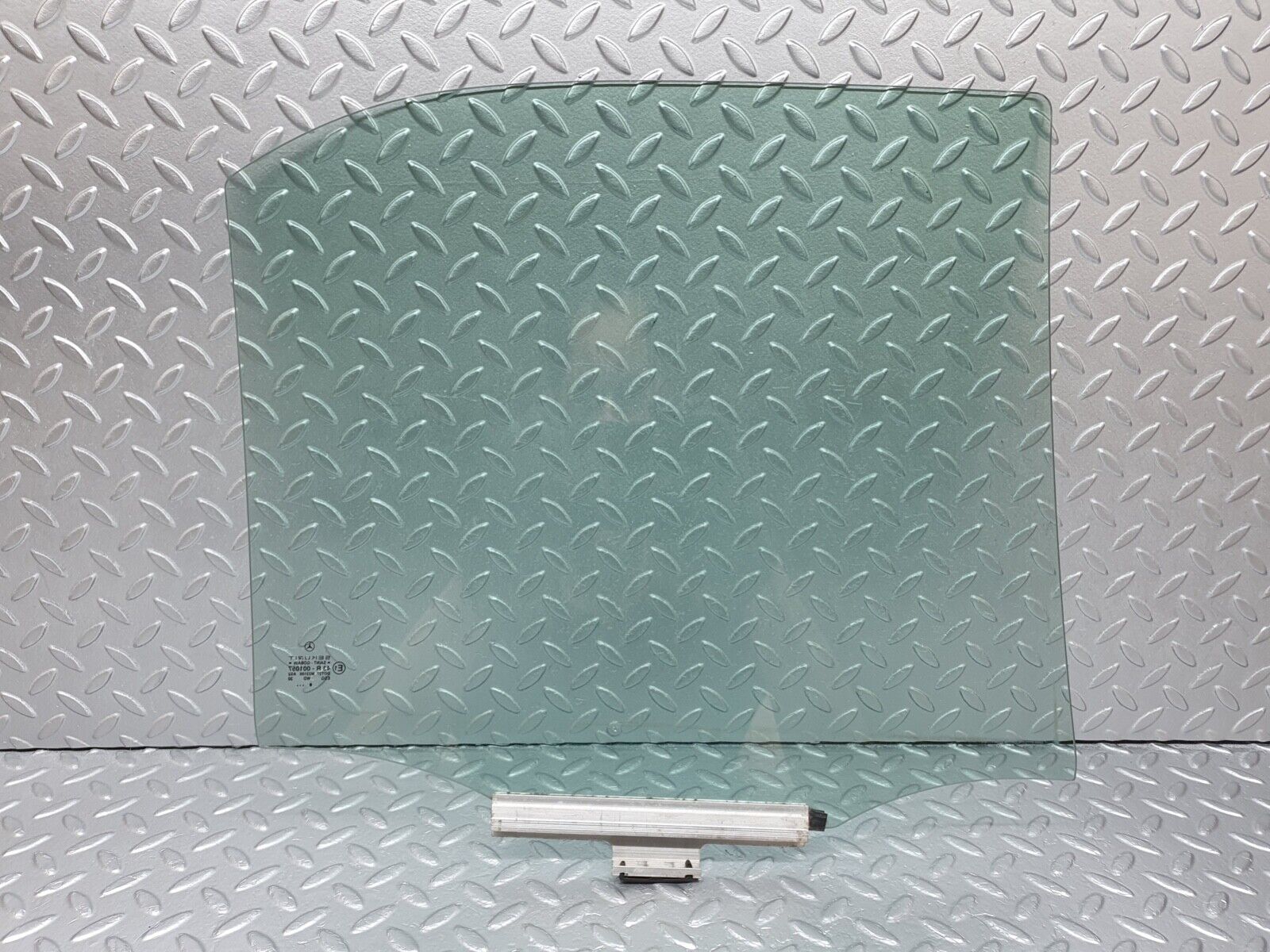 41992 Mercedes-Benz W202 C200 Rear Right Door Window Glass