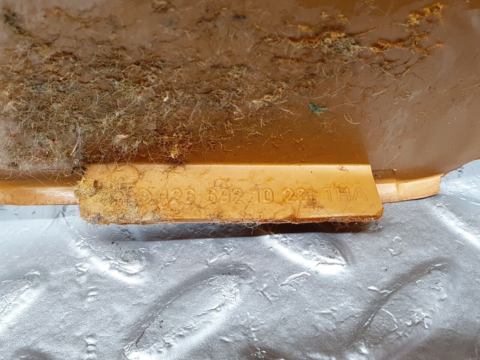 43781 Mercedes-Benz C126 380SEC Coupe Seat Belt Presenter Cover Trim Right 1266921022