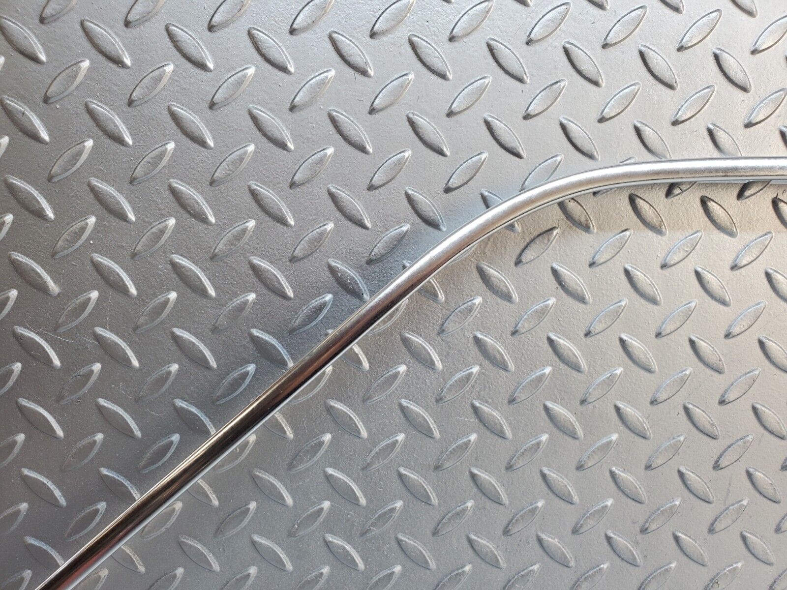 45996 Mercedes-Benz W126 420SE Roof Chrome Trim Left Side