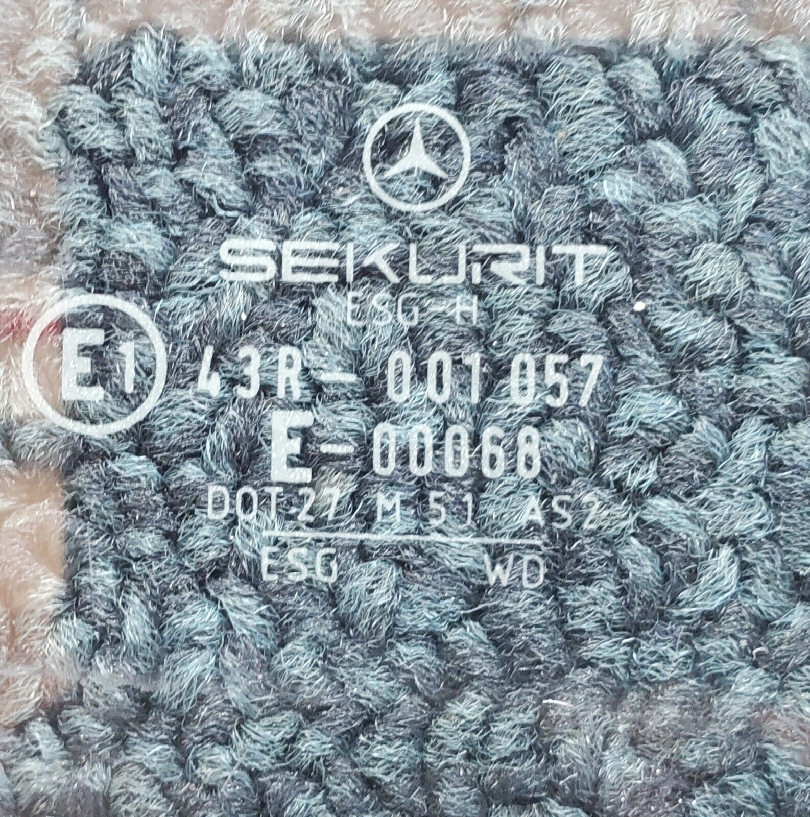 44364 Mercedes-Benz W123 280E Front Right Door Window Glass