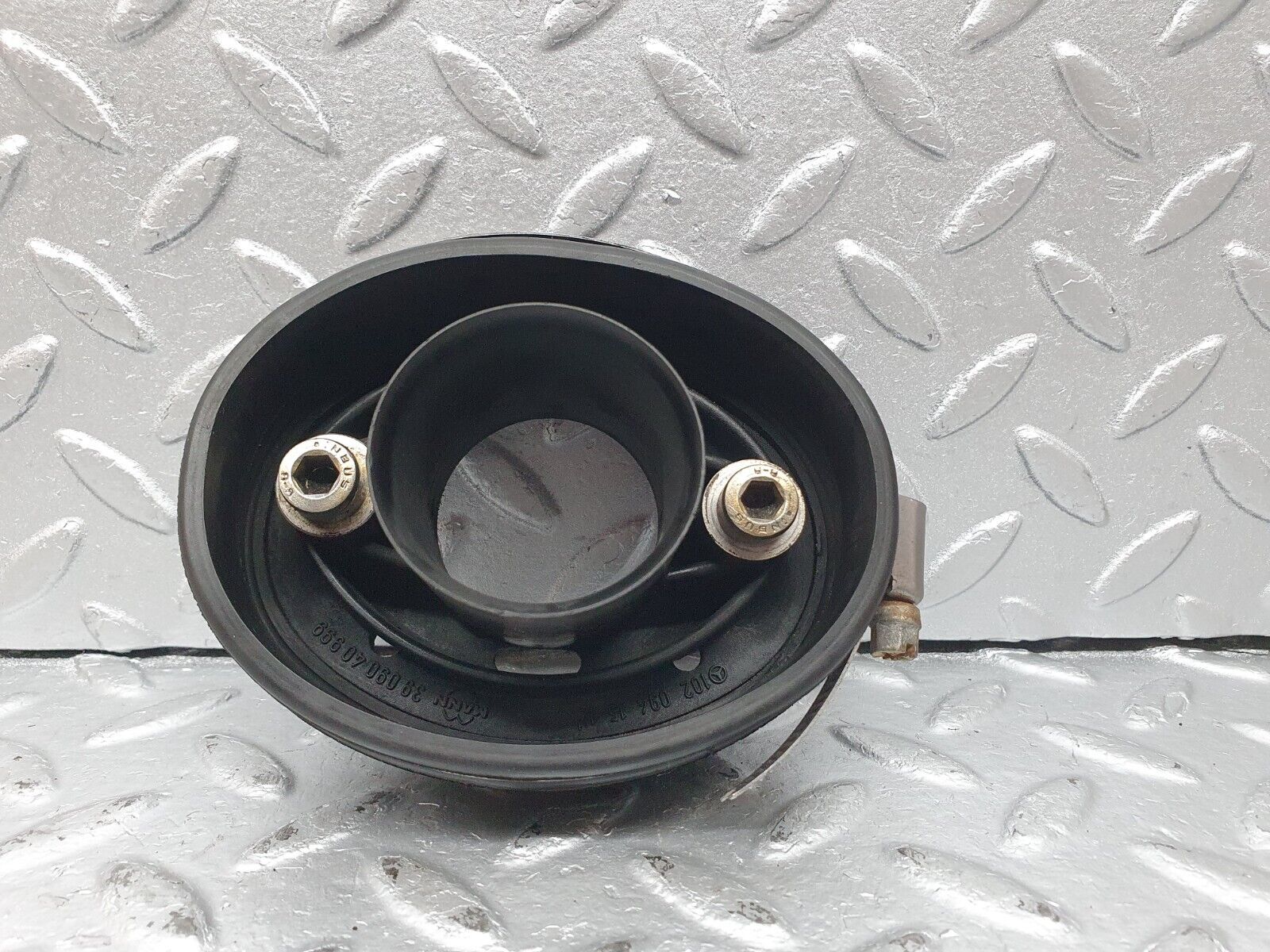 41631 Mercedes-Benz W124 200E Air Intake Hose For Carburettor 1020940291