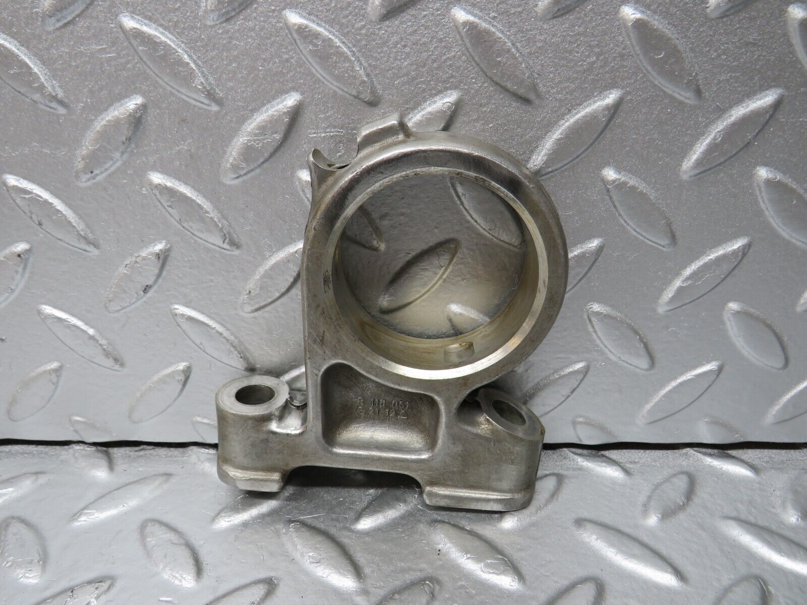 33089 Mercedes-Benz C107 R107 350 V8 Camshaft Tower Bearing 1160512112