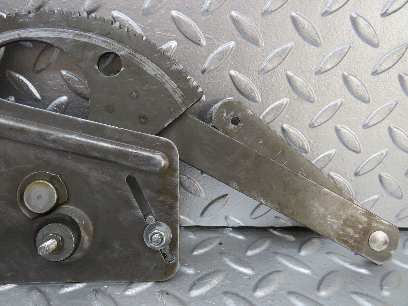 25084 Mercedes-Benz C107 Rear Left Power Window Regulator 1076700903