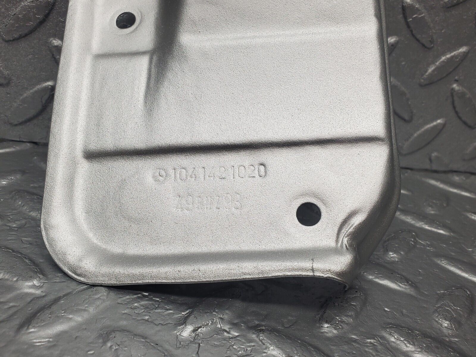 46172 Mercedes-Benz W124 280E Exhaust Manifold Heat Shield 1041421020