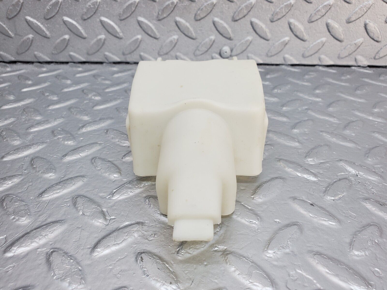 44659 Mercedes-Benz W124 220E Rear Door Lock Vacuum Actuator Cover 1248050590