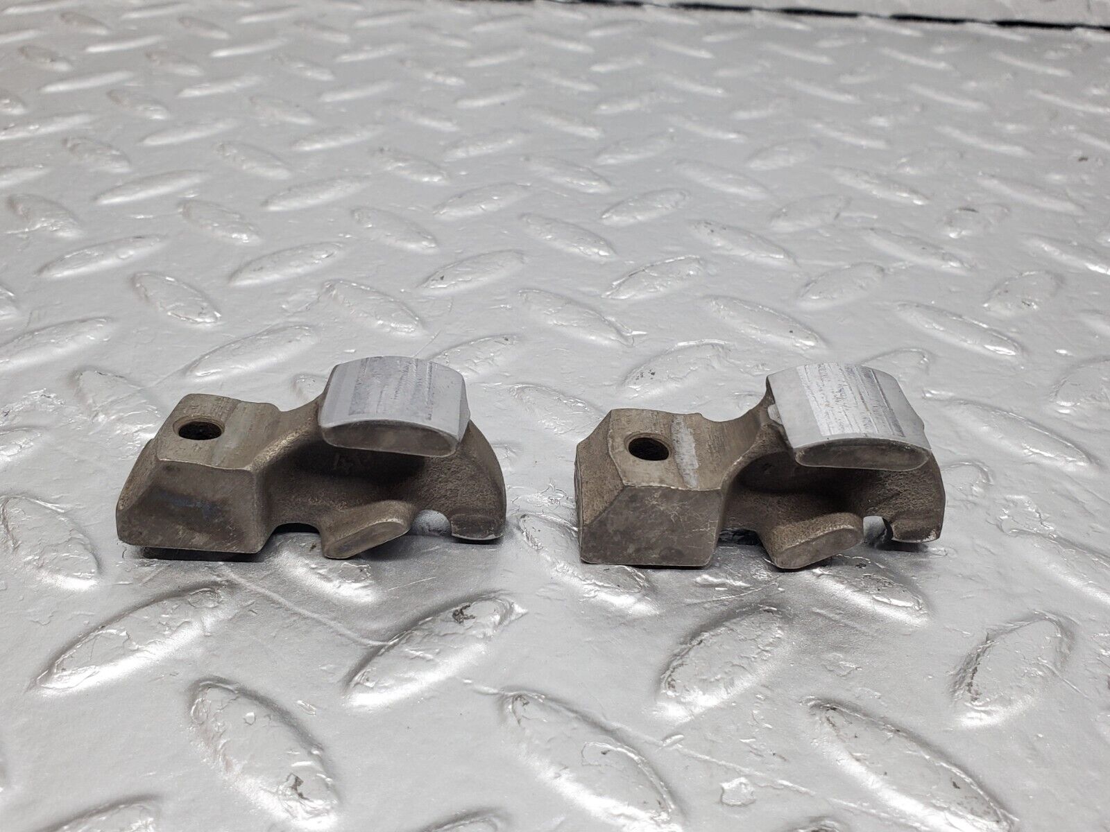 45477 Mercedes-Benz 280E M110.988 Valve Rocker Arm With Retaining Spring