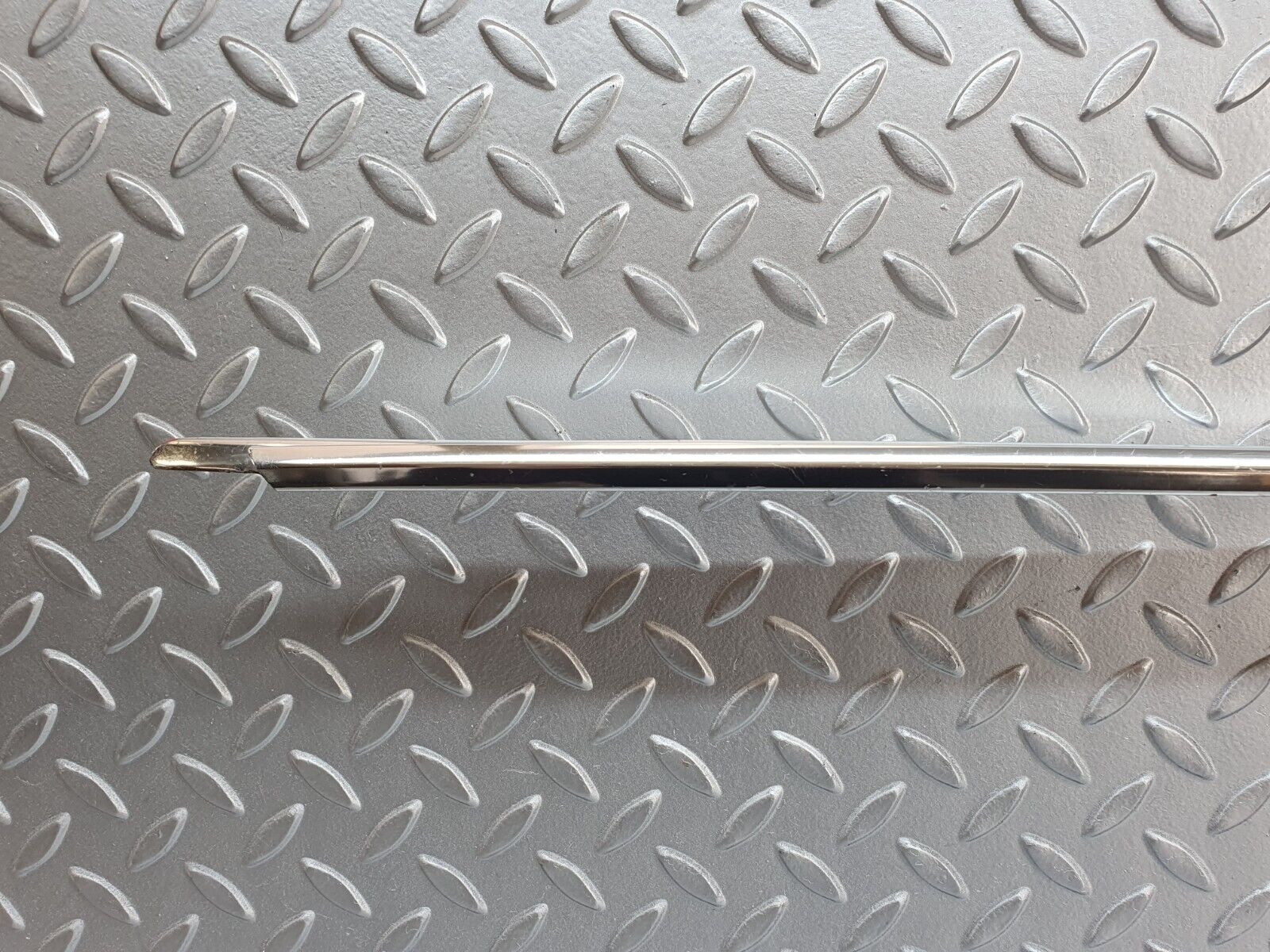 43052 Mercedes-Benz R107 Hardtop Side Window Chrome Moulding Trim Left