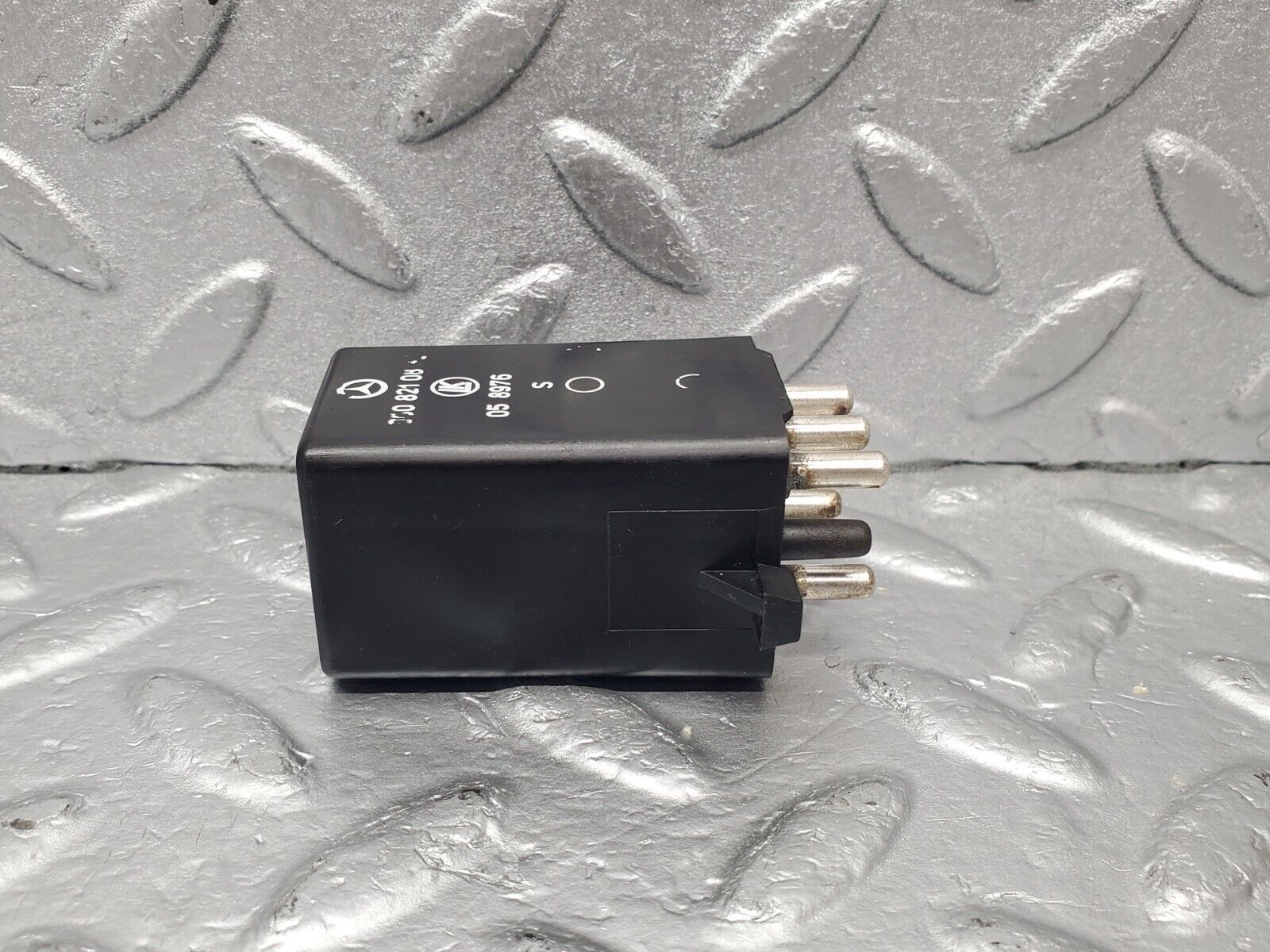 46488 Mercedes-Benz C123 280CE Coupe Intermittent Wiper Relay 0008210863