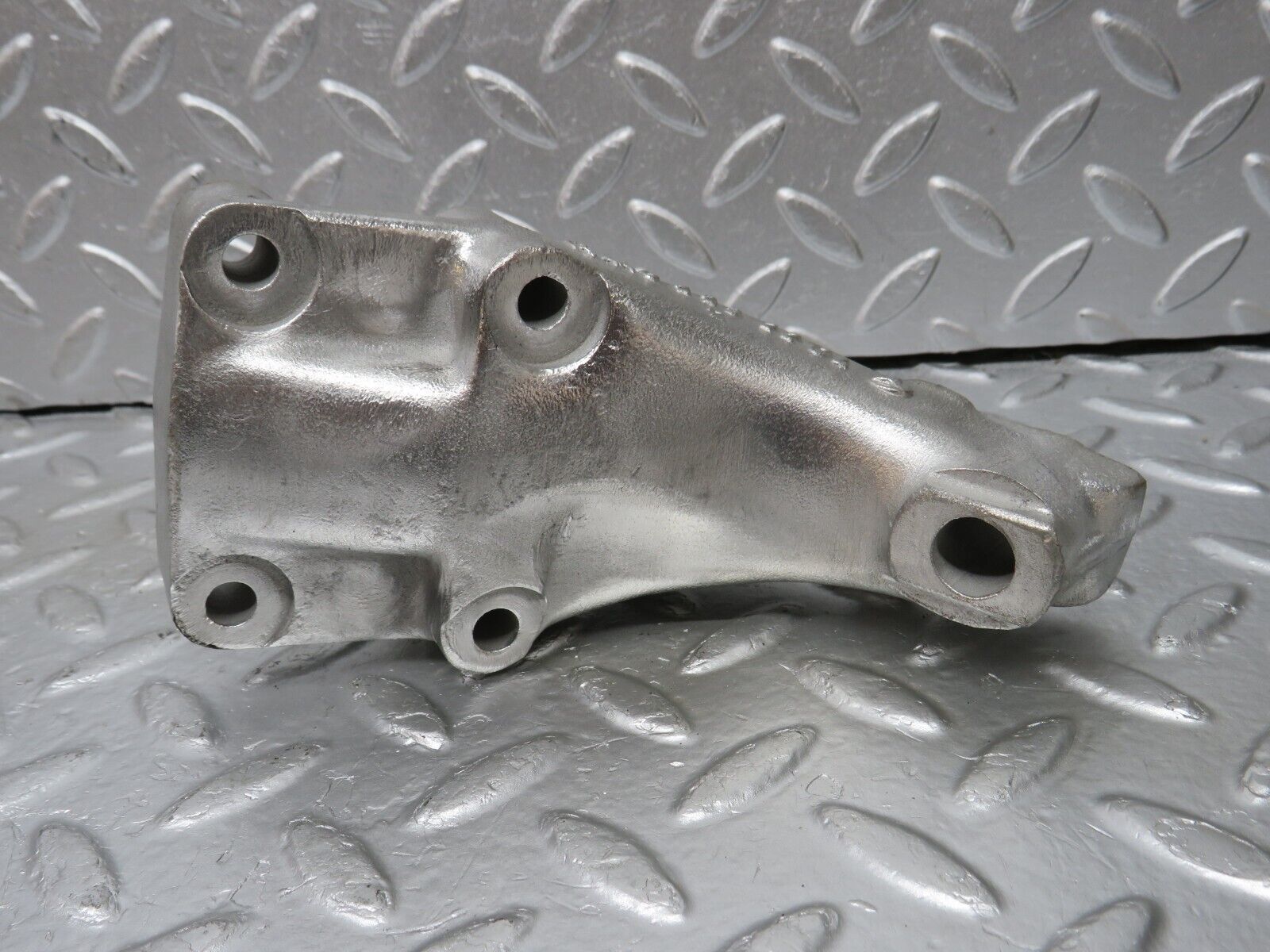 33030 Mercedes-Benz C107 R107 350 V8 Engine Mount Bracket Left 1162232204