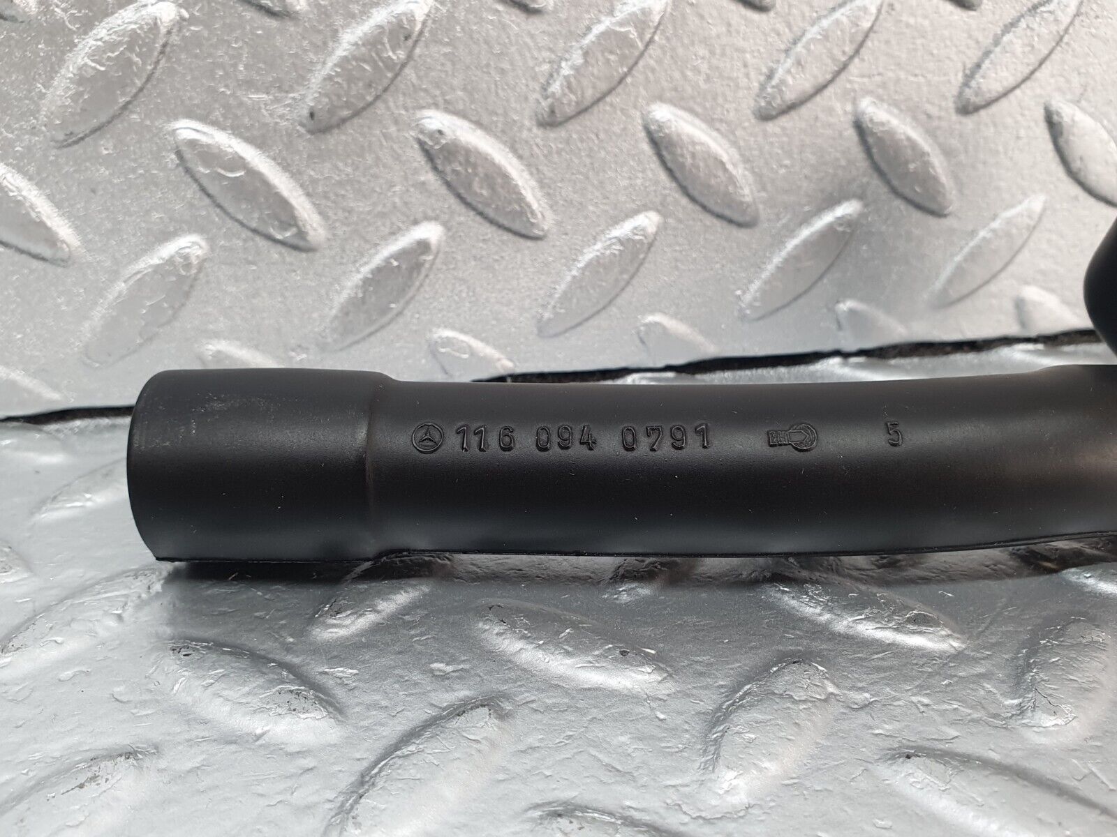 43666 Mercedes-Benz C126 380SEC Coupe Crankcase Breather Hose Pipe 1160940791