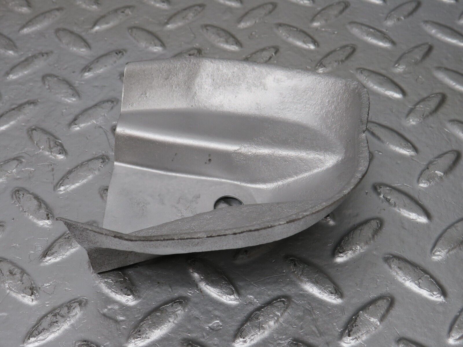 33034 Mercedes-Benz C107 R107 350 V8 Engine Mount Bracket