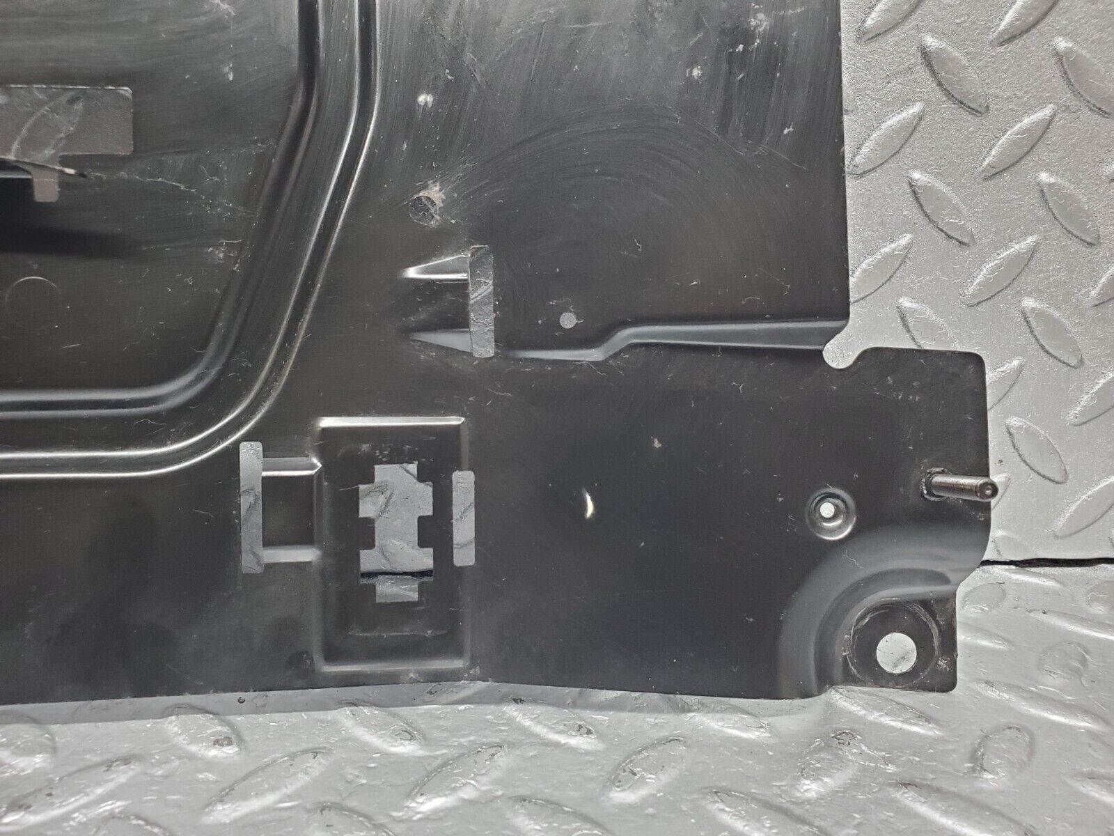 45629 Mercedes-Benz W126 420SE Left Footwell Relay Holder Bracket