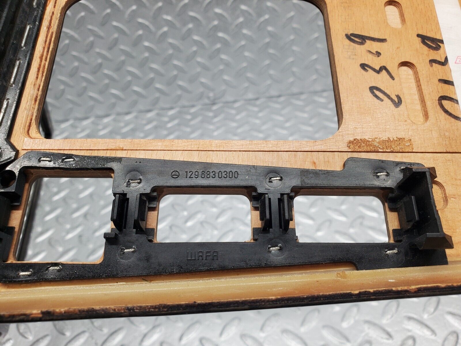 46860 Mercedes-Benz R129 320SL Coupe Centre Console Wood Panel 1296830300