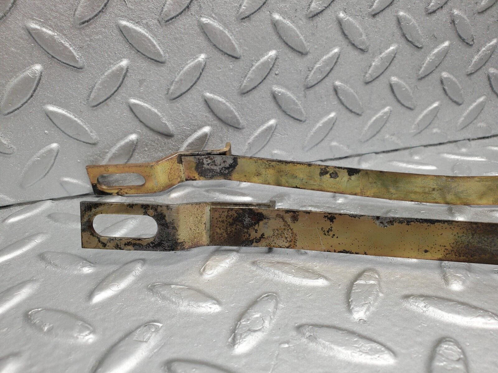 46404 Mercedes-Benz C123 280CE Coupe Heater Box Holder Strap