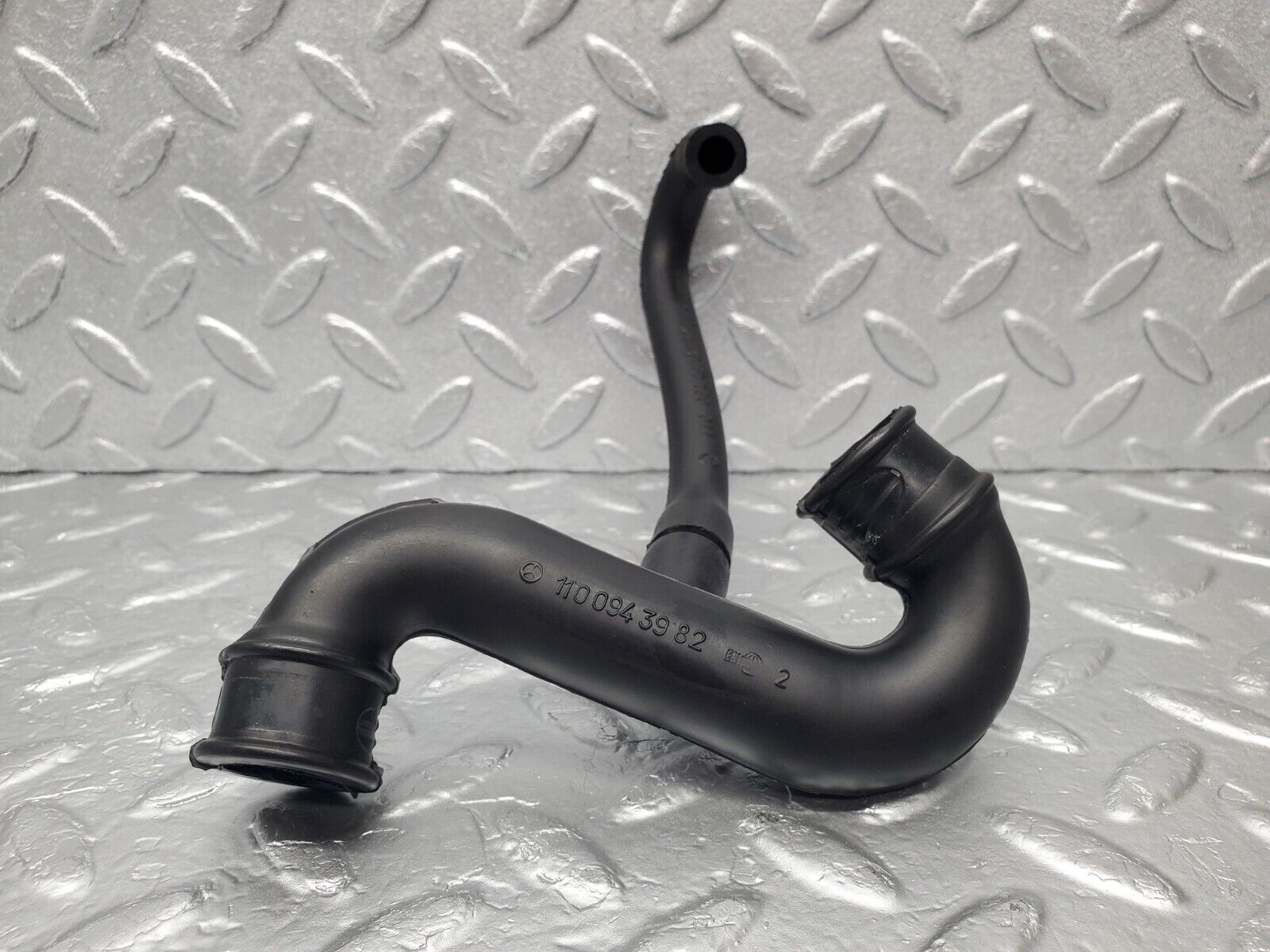 46703 Mercedes-Benz C123 280CE Coupe Air Intake Pipe 1100944982 1100943982