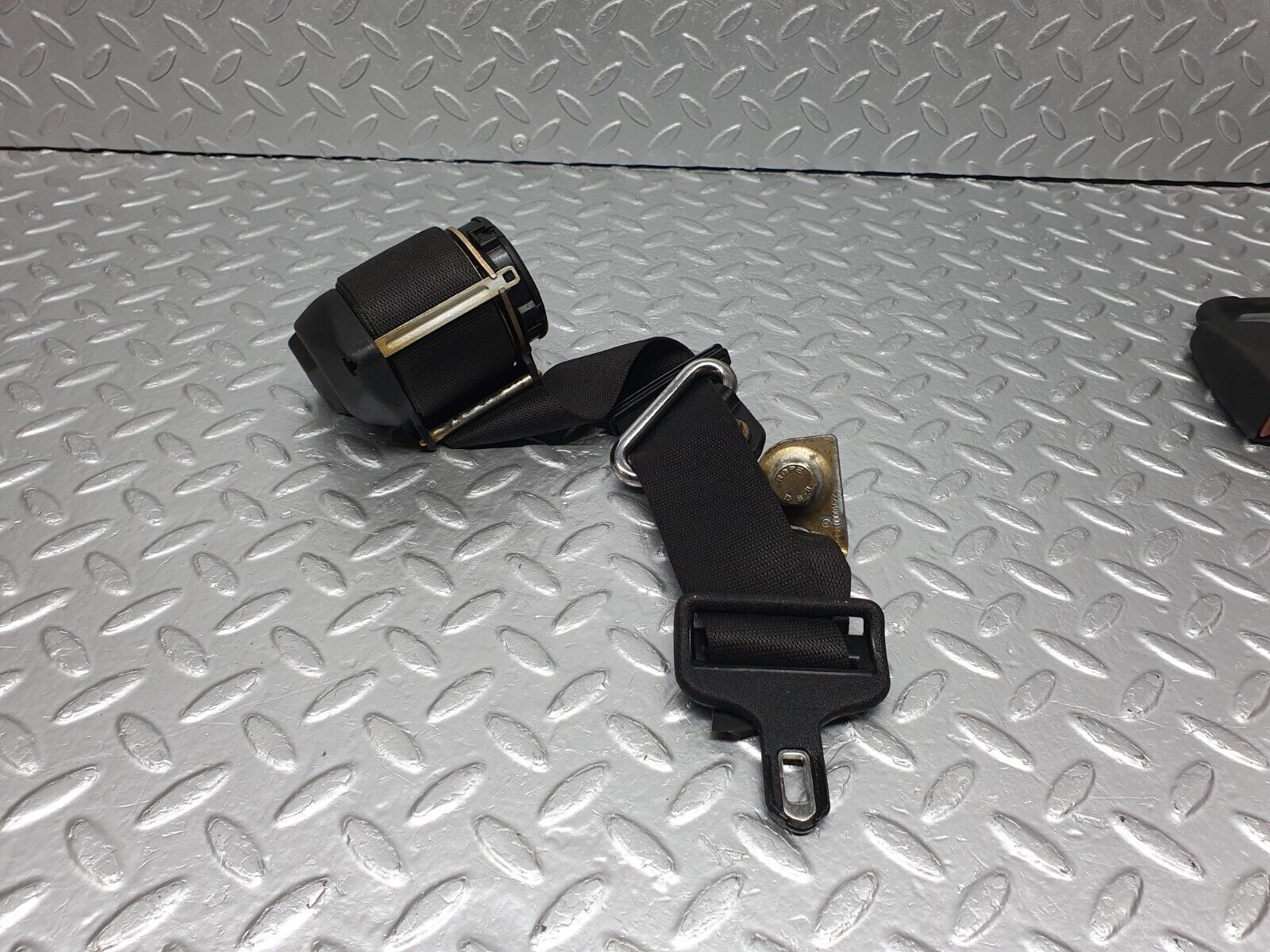 41694 Mercedes-Benz W124 200E Rear Seat Belt Set With Buckles 1248601185 1248601169 1248600585 1248600585