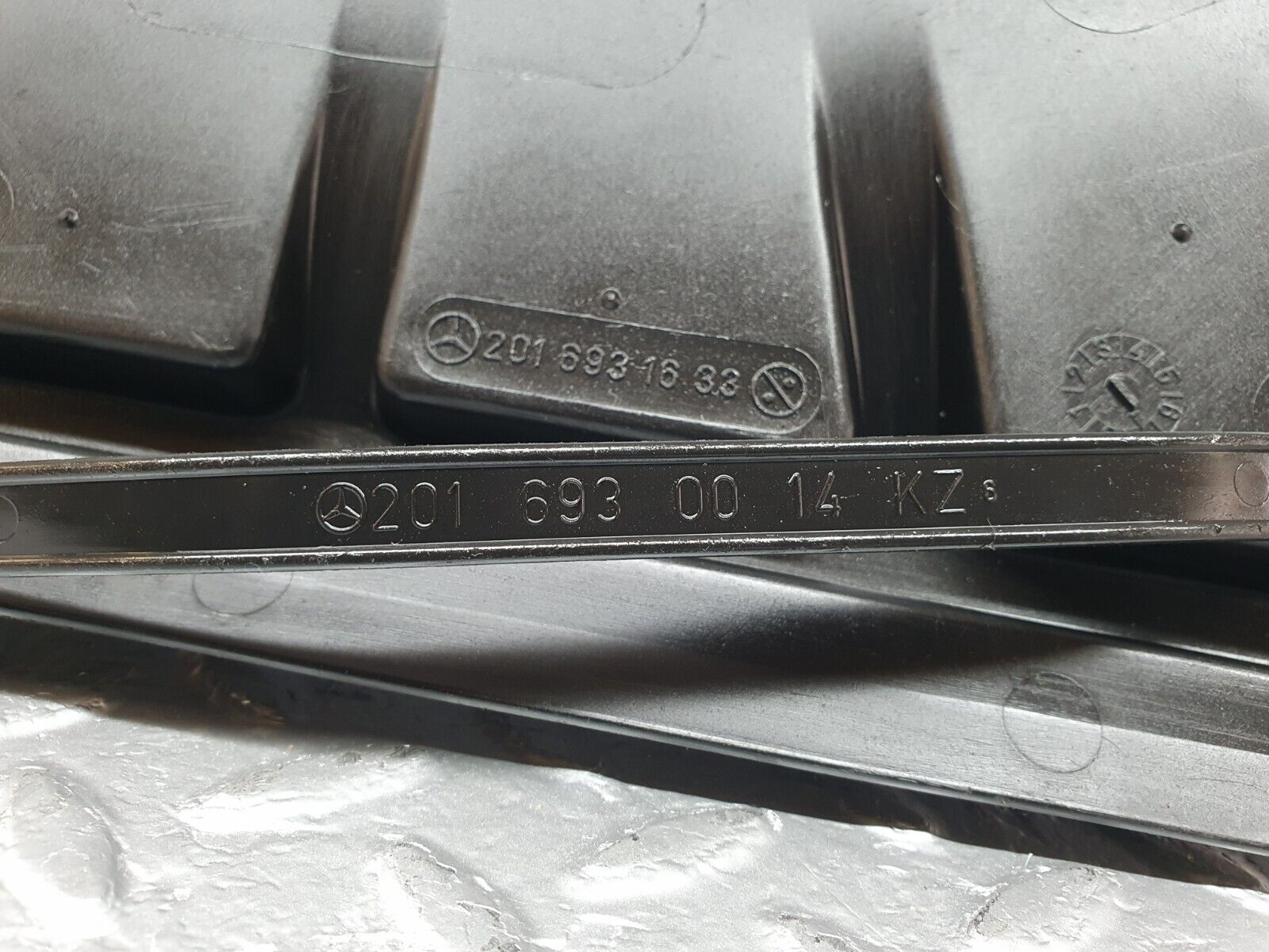 42662 Mercedes-Benz W201 190 2.0L Trunk Boot Spare Wheel Cover 2016931633