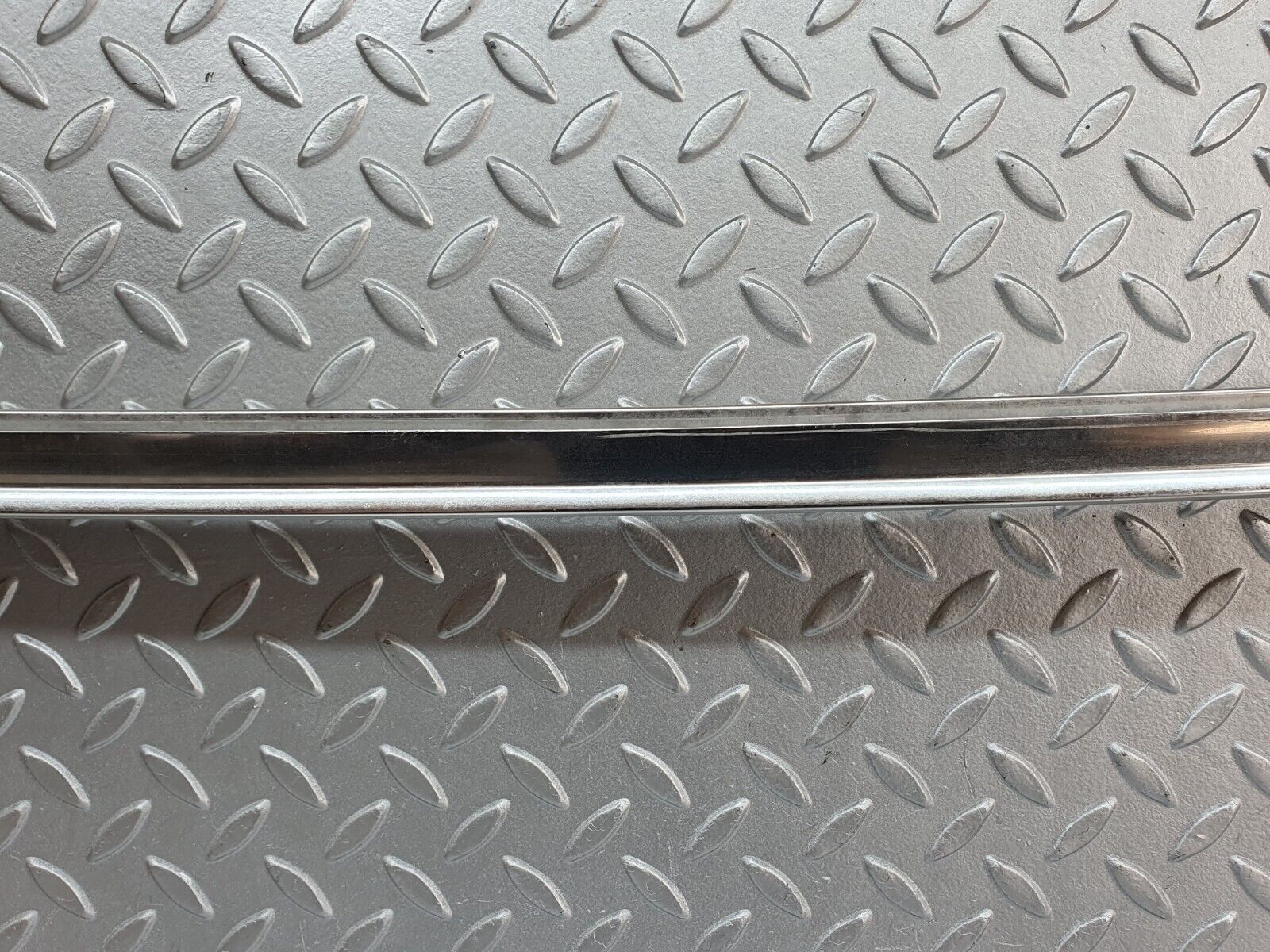 43054 Mercedes-Benz R107 Hardtop Windscreen Chrome Frame