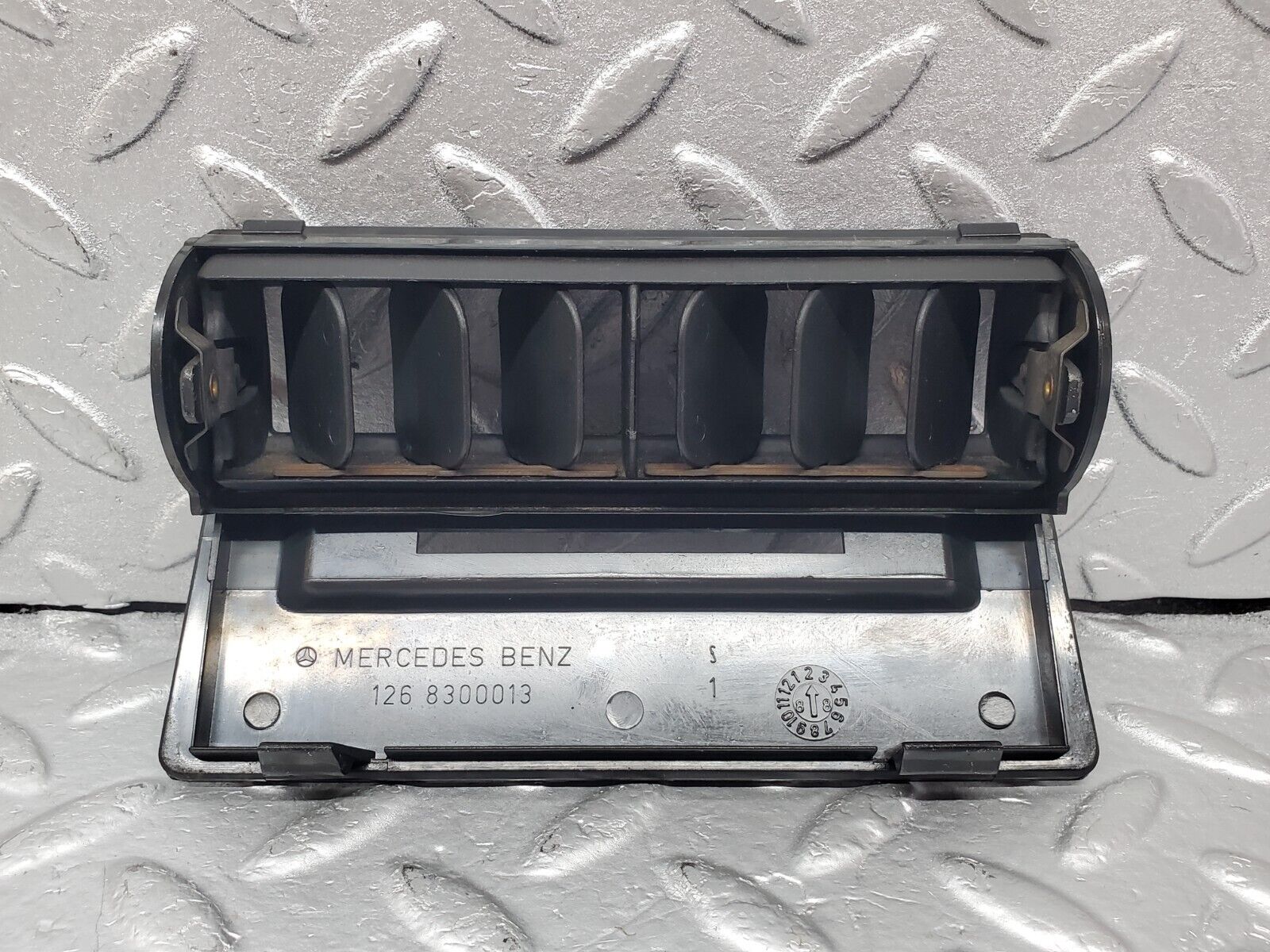 45584 Mercedes-Benz W126 420SE Centre Console Air Vent 1268300013