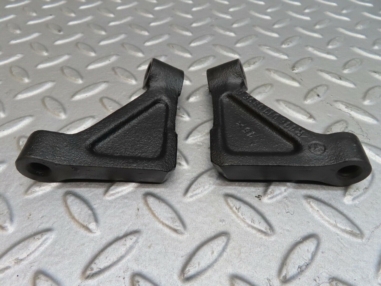 13789 Mercedes-Benz R107 450SL Engine Mount Bracket Pair 1160110895 1160110995