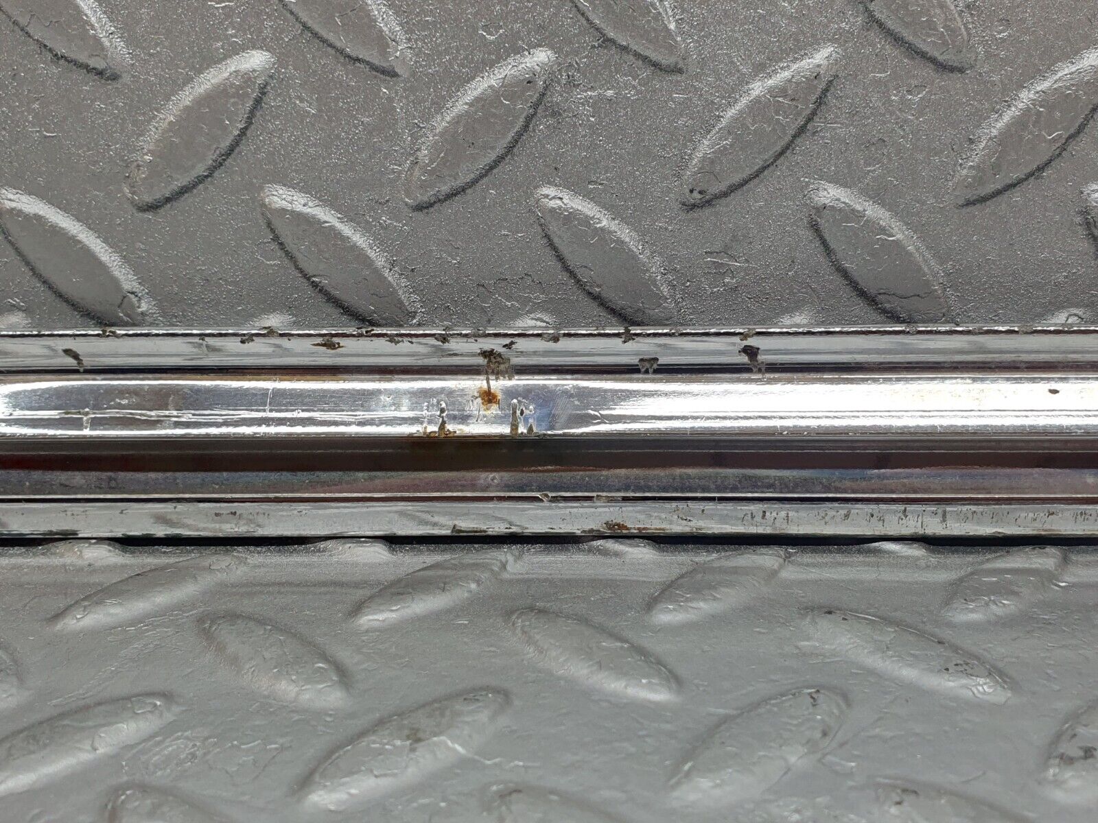 43463 Mercedes-Benz W108 280SE Front Left Door Window Chrome Trim