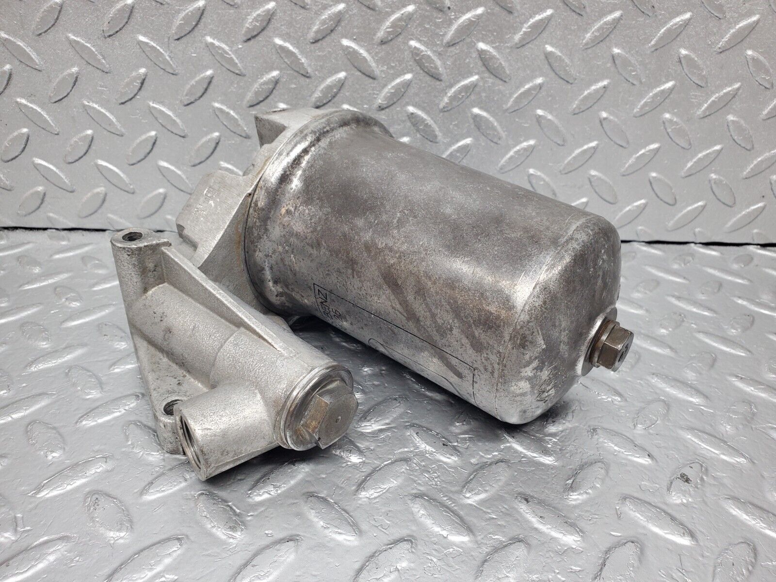 45435 Mercedes-Benz 280E M110.988 Oil Filter Housing 1101801502 0011846525