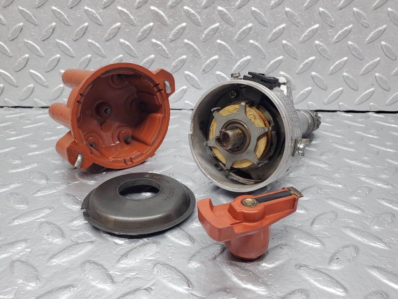 45385 Mercedes-Benz 280E M110.983 Ignition Distributor Bosch 0031580901 0237306045