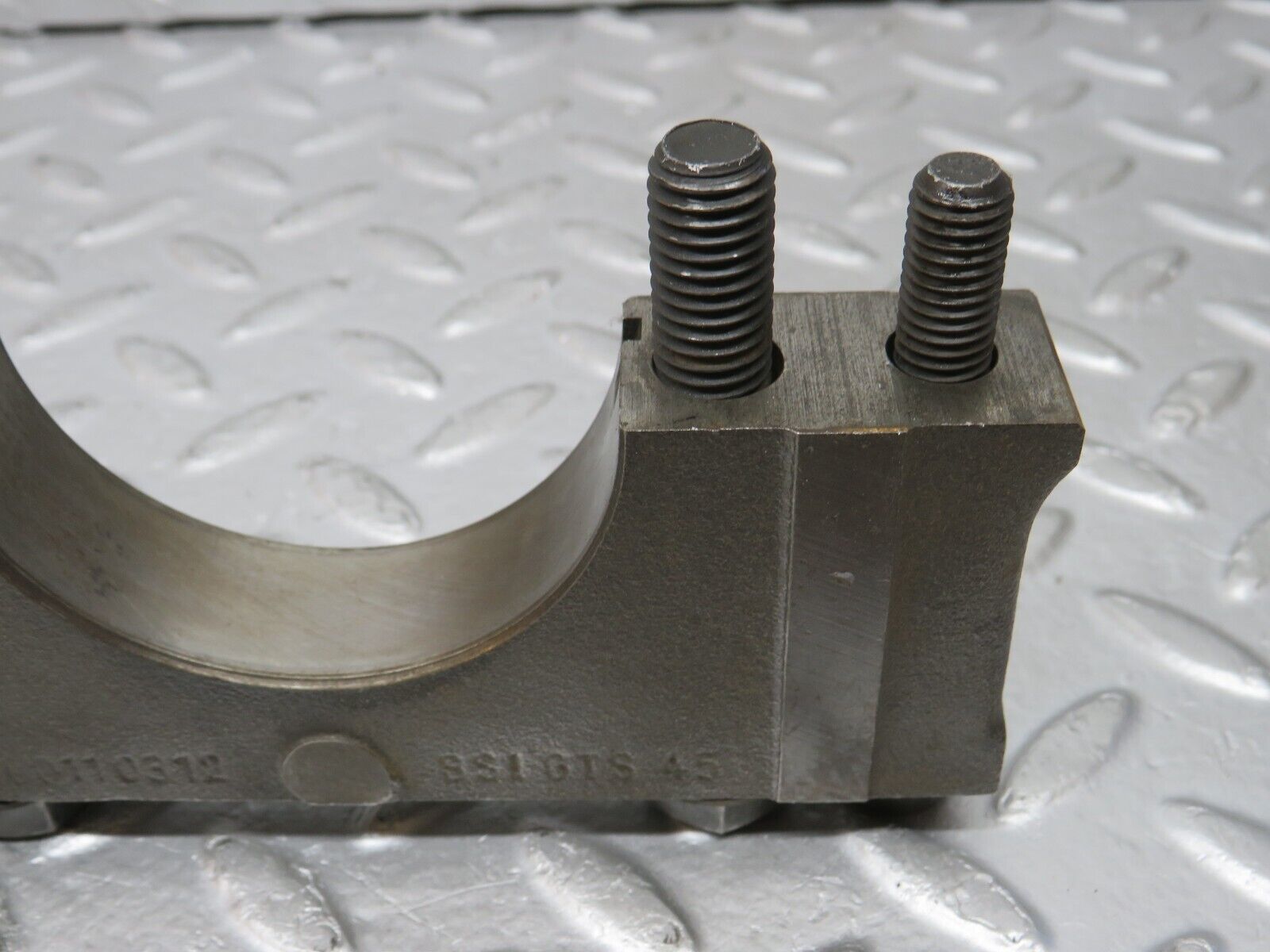 32867 Mercedes-Benz C107 R107 350 V8 Crankshaft Bearing Block 1160110312