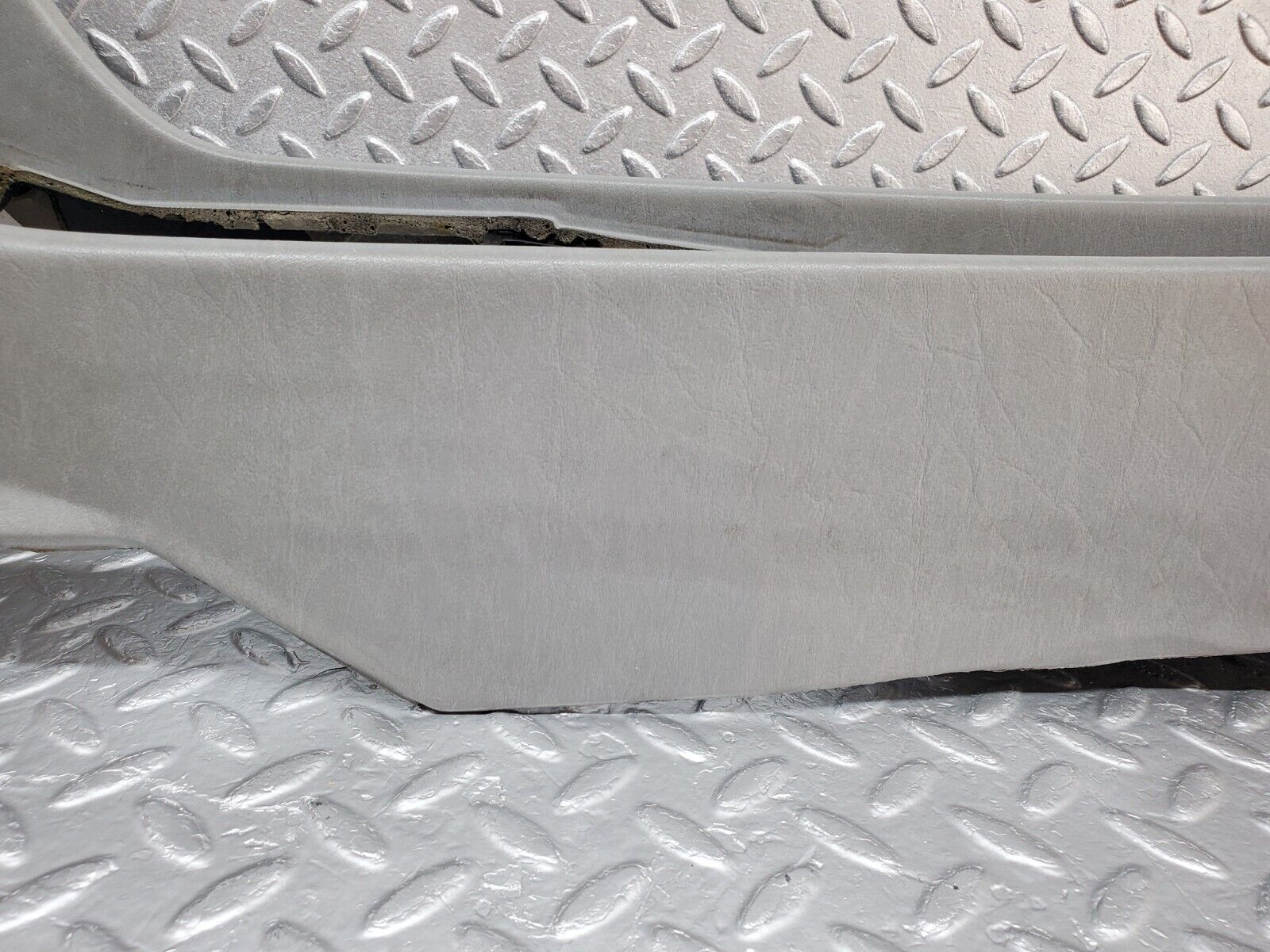 44679 Mercedes-Benz W124 220E Centre Console Grey