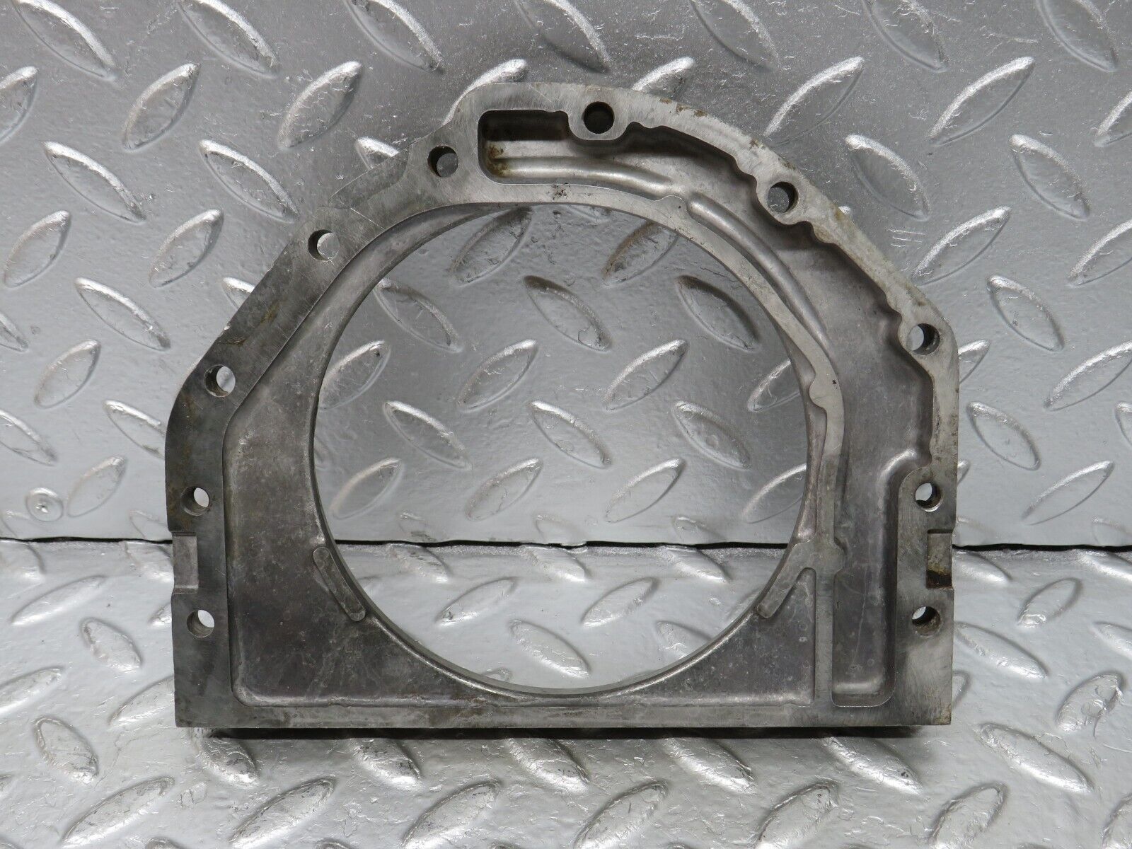 32977 Mercedes-Benz C107 R107 350 V8 Crankshaft Rear Sealing Cover 1160110608