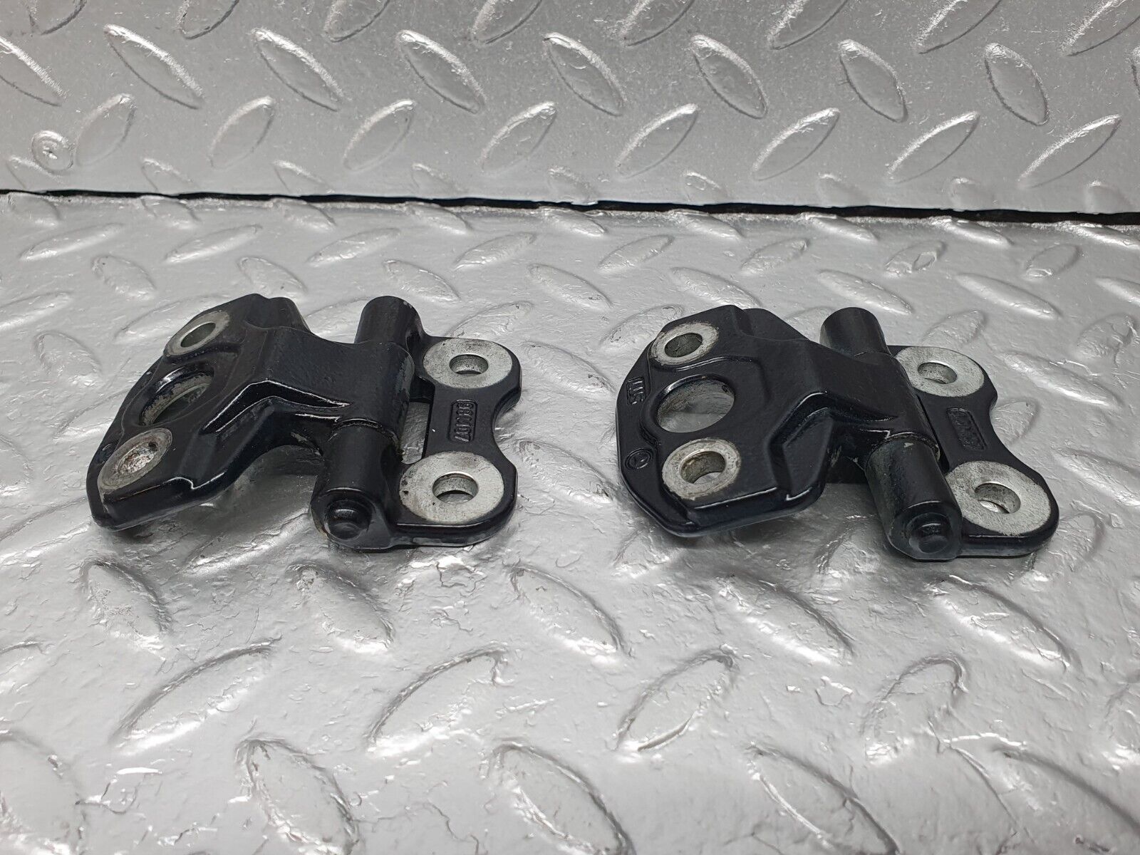 41868 Mercedes-Benz W202 C200 Front Door Hinge Right