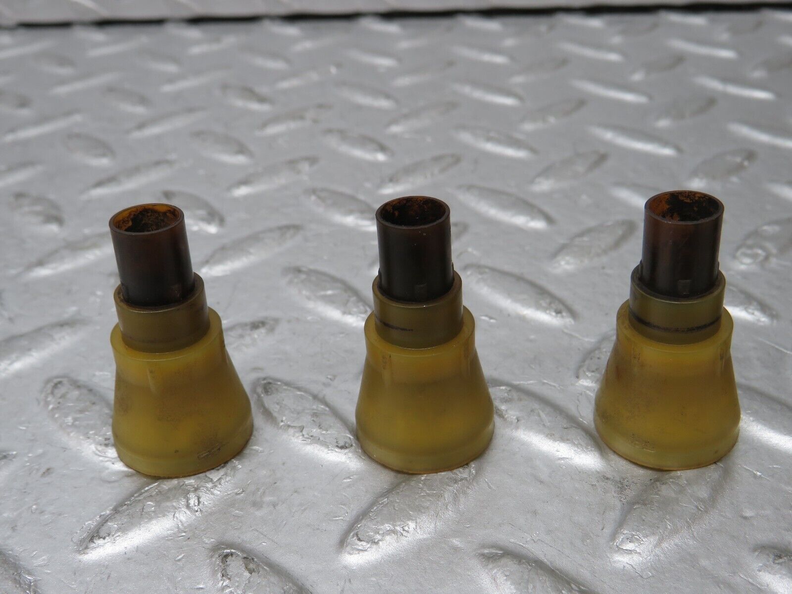 35520 Mercedes-Benz R107 280SL Fuel Injector Holder Plastic Set