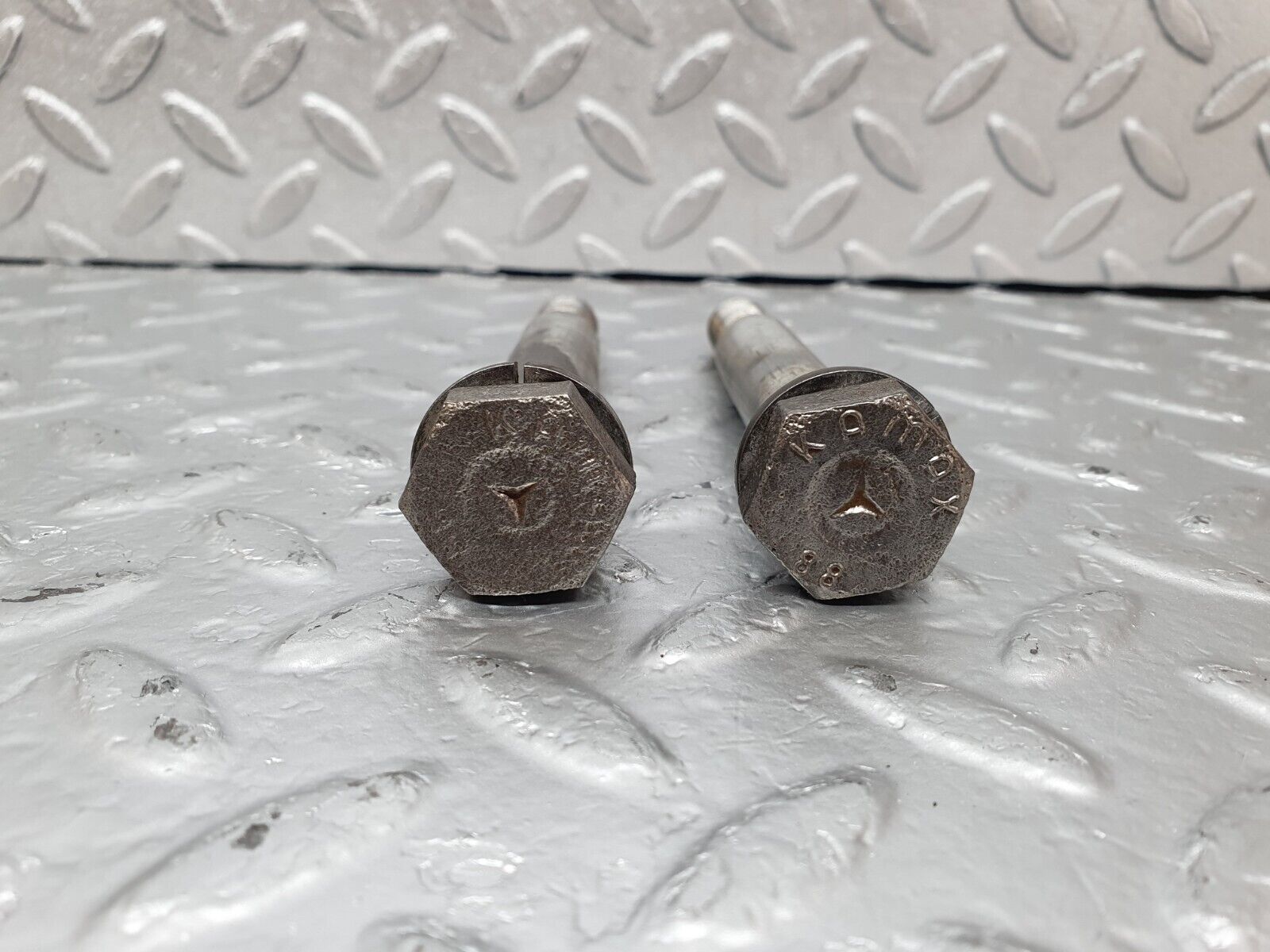 43893 Mercedes-Benz C123 230CE Coupe Rear Suspension Axle Mounting Bracket