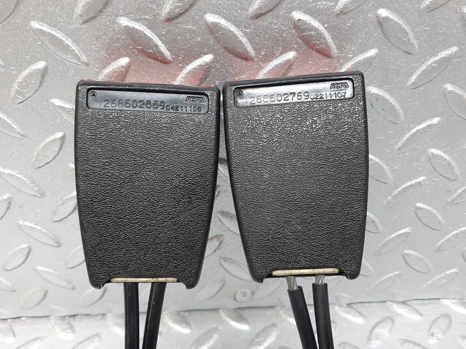 43810 Mercedes-Benz C126 380SEC Coupe Rear Seat Belt Set With Buckles 1268602185 1268602769 1268602869