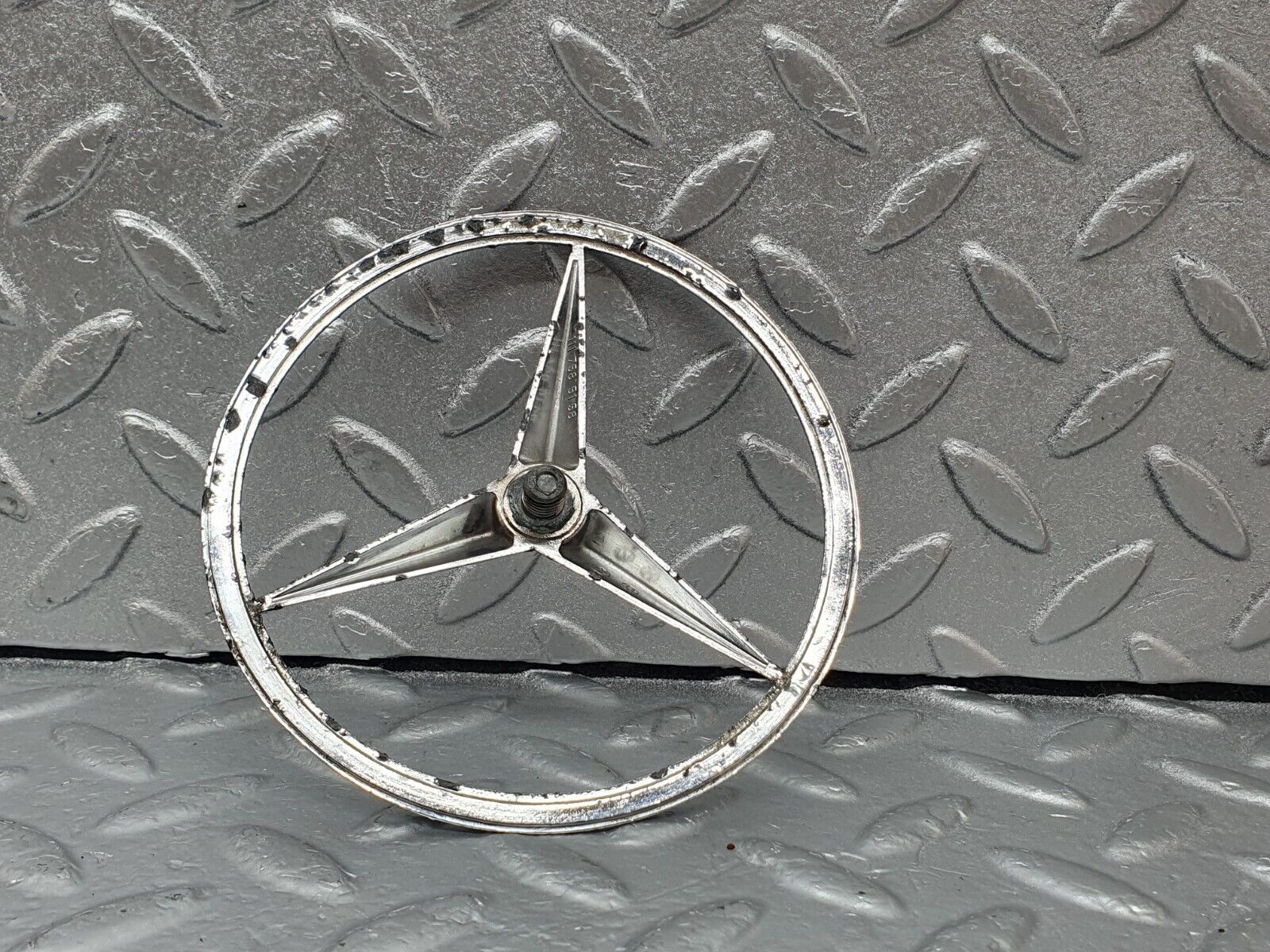 43381 Mercedes-Benz W108 280SE Trunk Lid Badge Emblem 1117585158