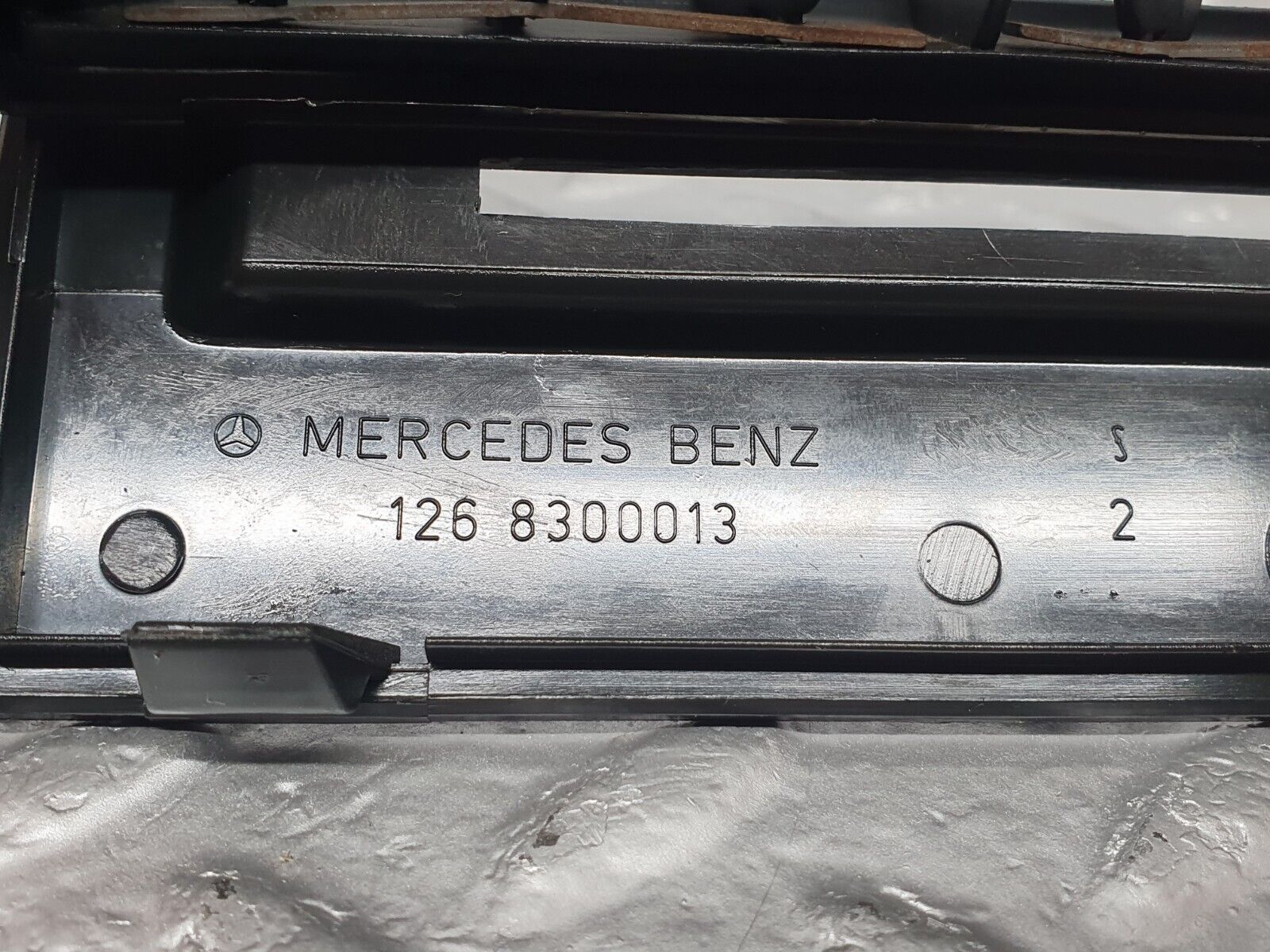 43679 Mercedes-Benz C126 380SEC Coupe Centre Console Air Vent 1268300013