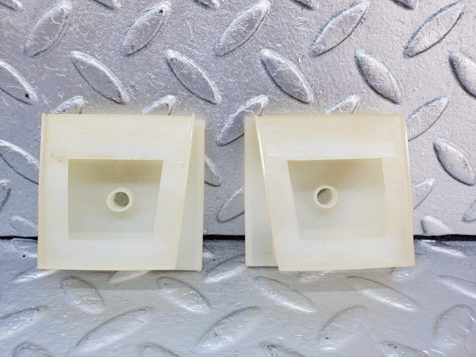 45237 Mercedes-Benz R129 300SL Coupe Door Window Guide Bracket Plastic 2x 1267250897