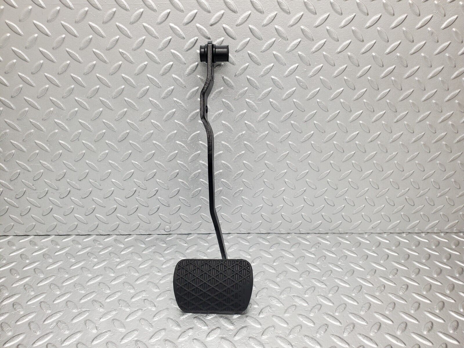 46563 Mercedes-Benz C123 280CE Coupe Brake Pedal With Rubber 1232910082