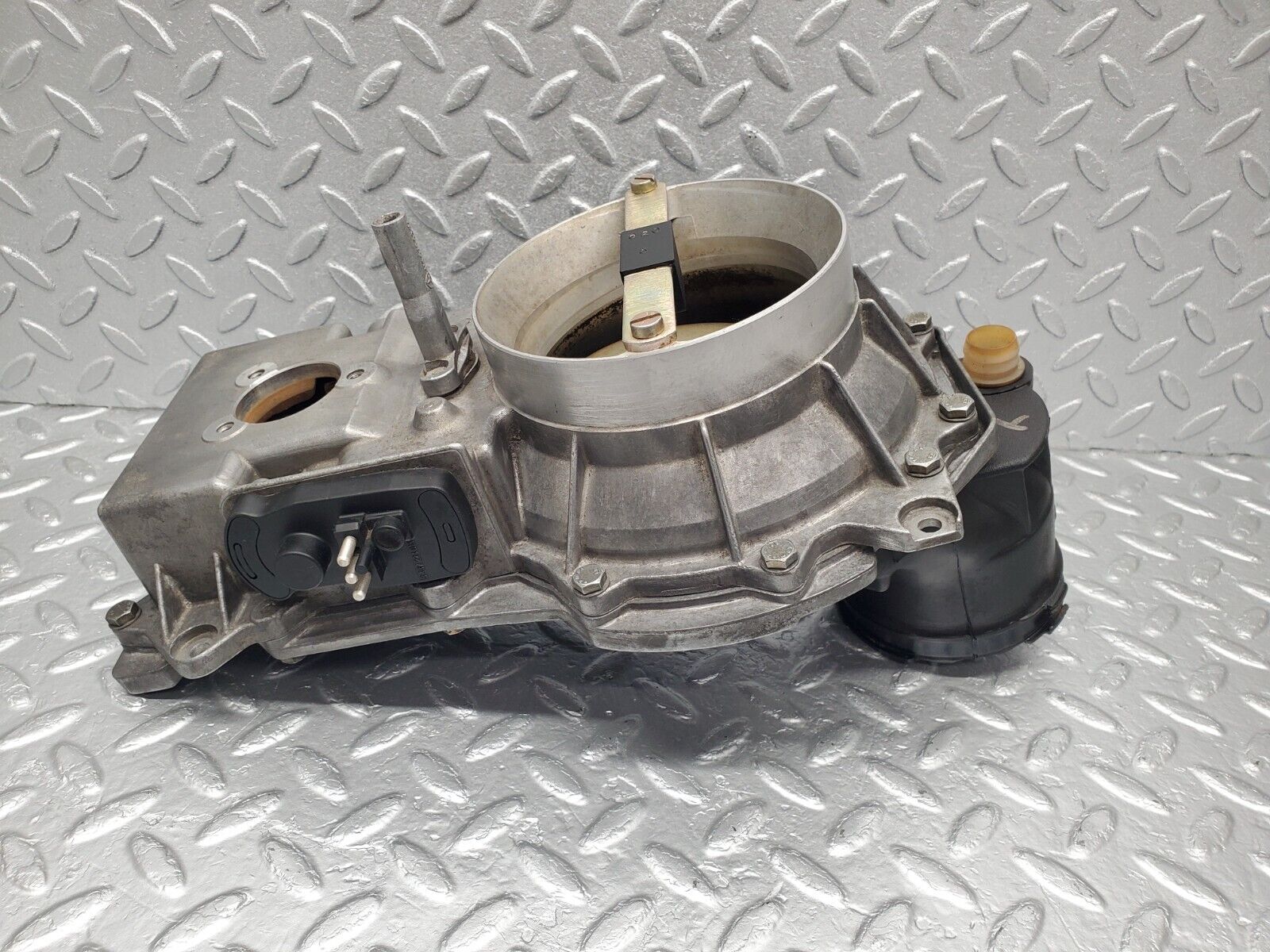 46023 Mercedes-Benz W126 420SE Air Flow Mass Meter Sensor Bosch 0438121037 1161400618