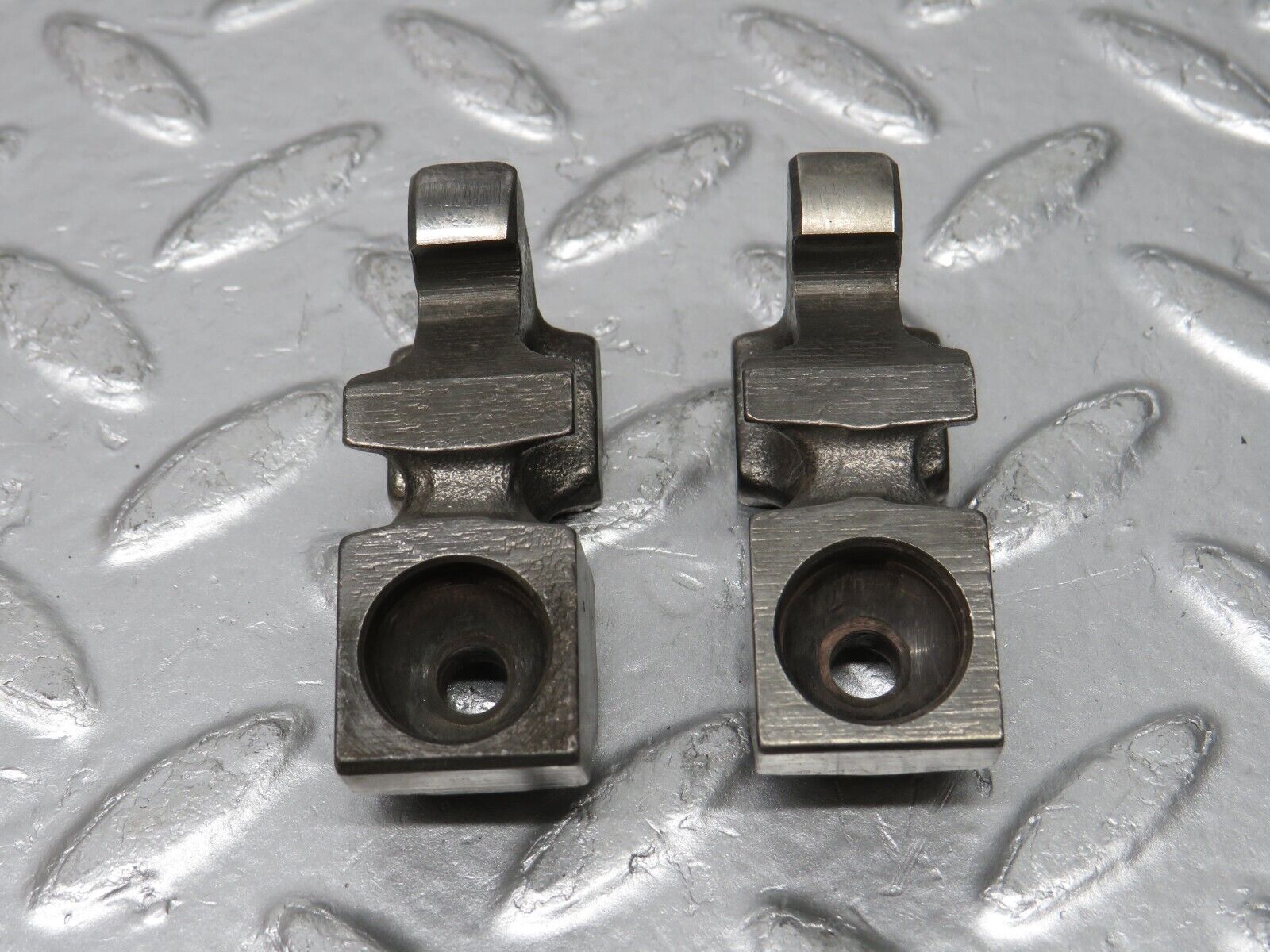 33003 Mercedes-Benz C107 R107 350 V8 Valve Rocker Arm With Spring & Tappet