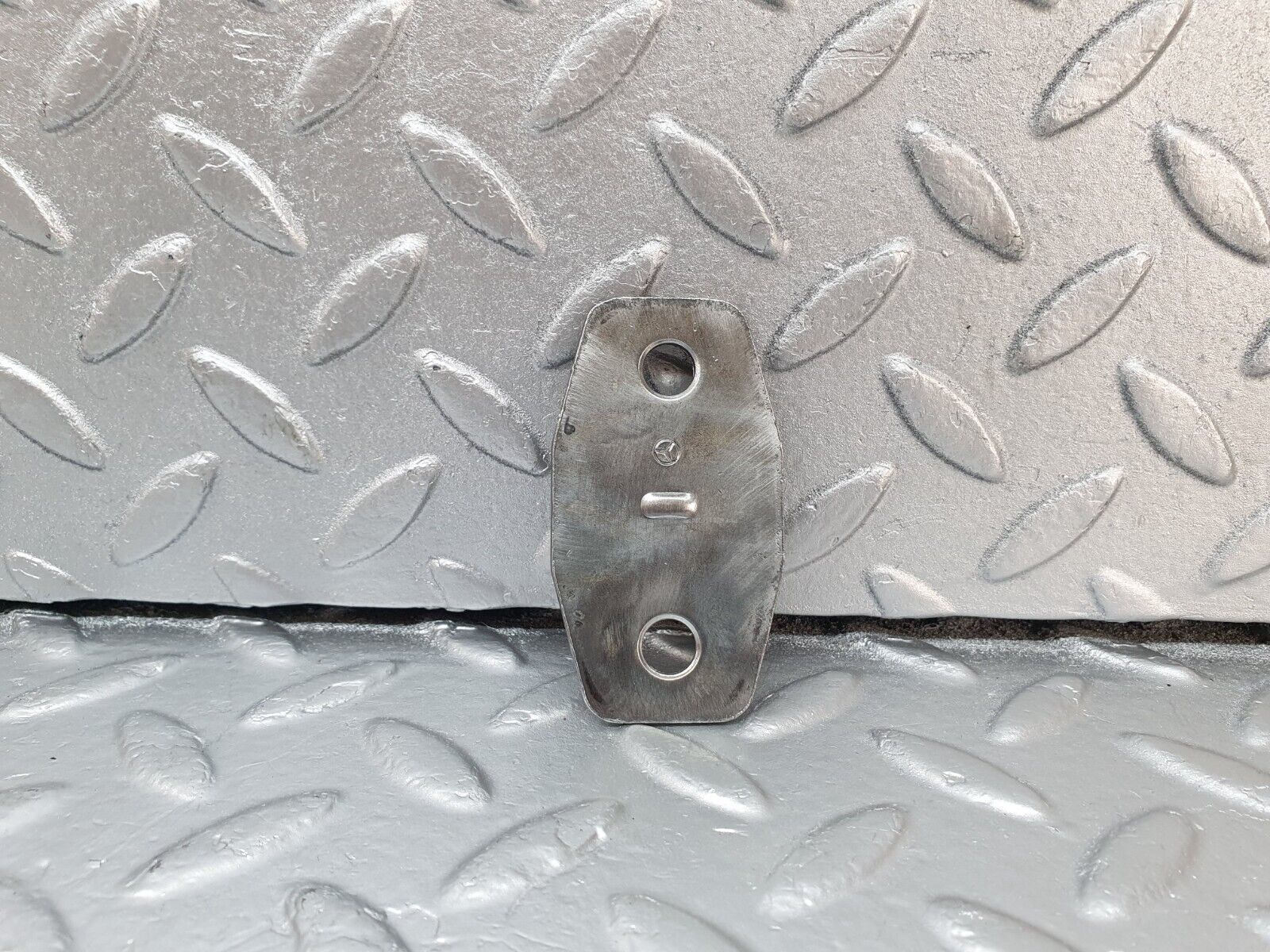 42890 Mercedes-Benz W201 190 2.0L Door Lock Latch