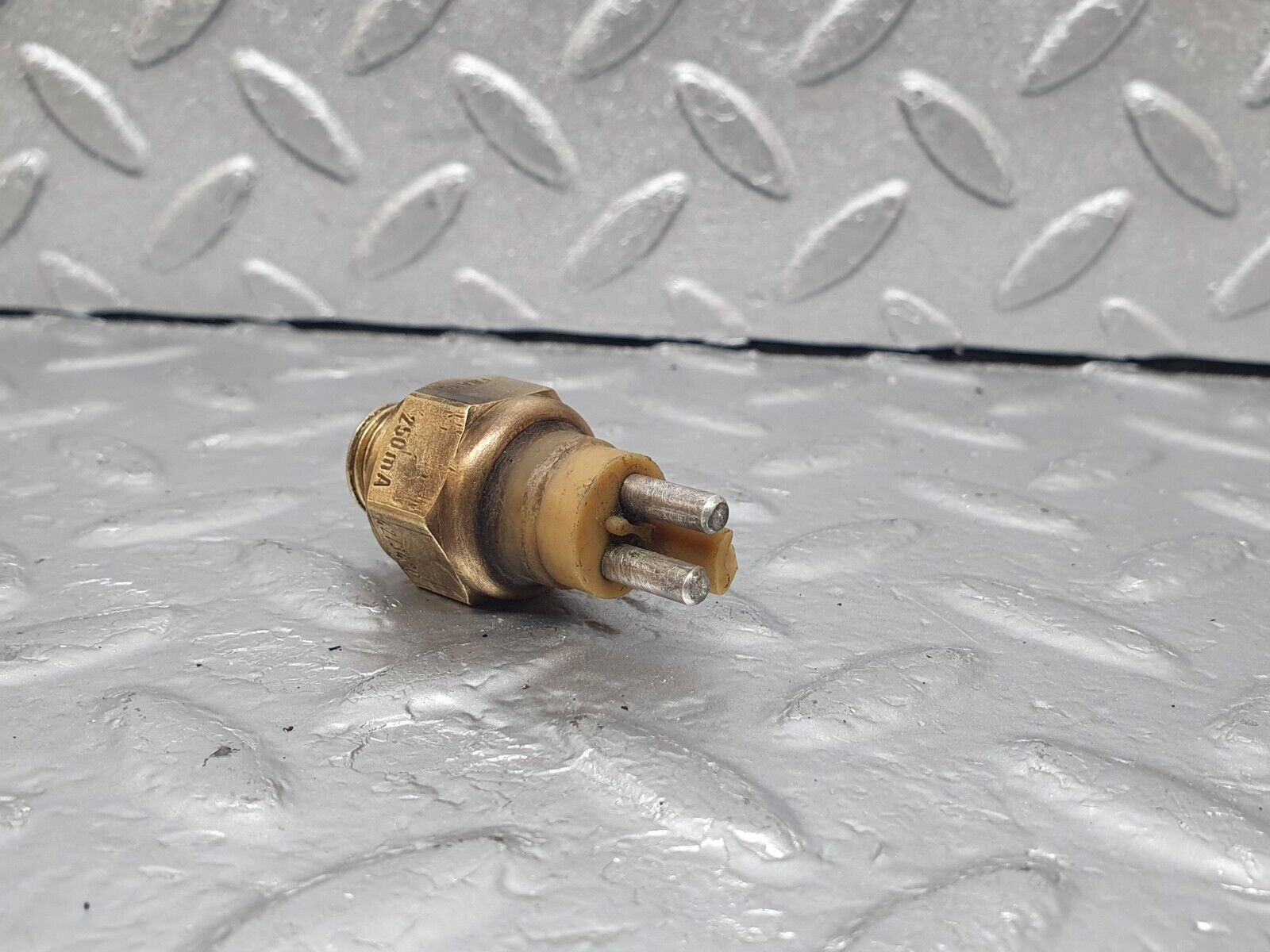 43572 Mercedes-Benz C126 380SEC Coupe Temperature Sensor