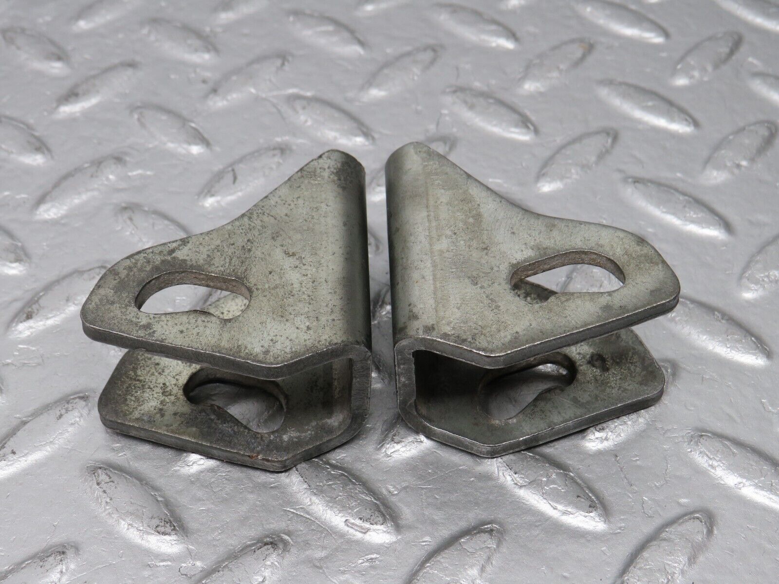 39134 Mercedes-Benz R107 500SL Mounting Bracket