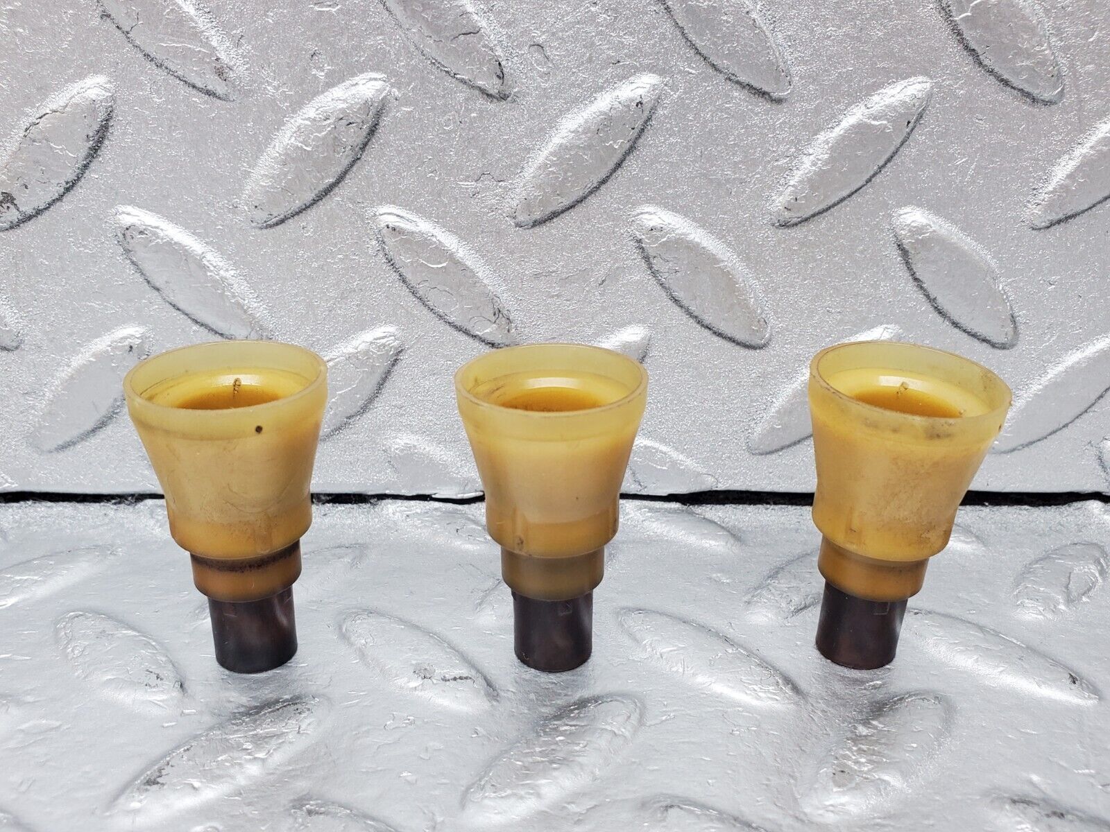 45444 Mercedes-Benz 280E M110.988 Fuel Injector Holder Set Plastic