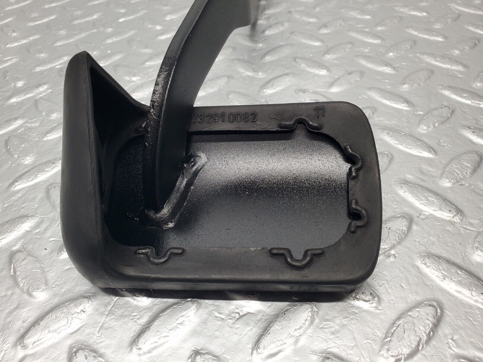 46563 Mercedes-Benz C123 280CE Coupe Brake Pedal With Rubber 1232910082