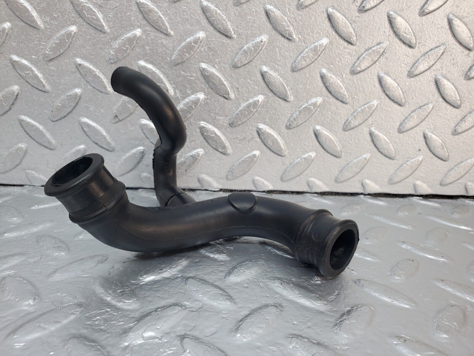 45397 Mercedes-Benz 280E M110.983 Air Intake Pipe 1100943882 1100944882