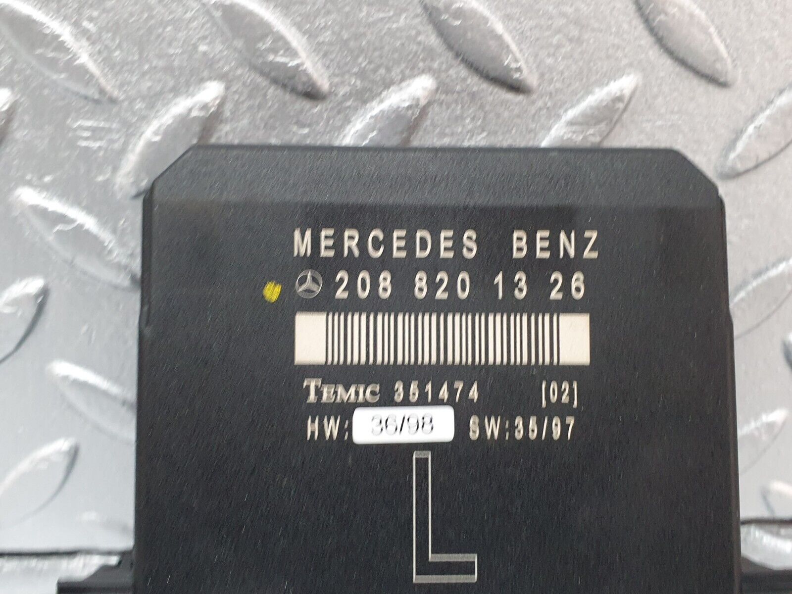 41747 Mercedes-Benz W202 C200 Door Control Unit Front Left 2088201326