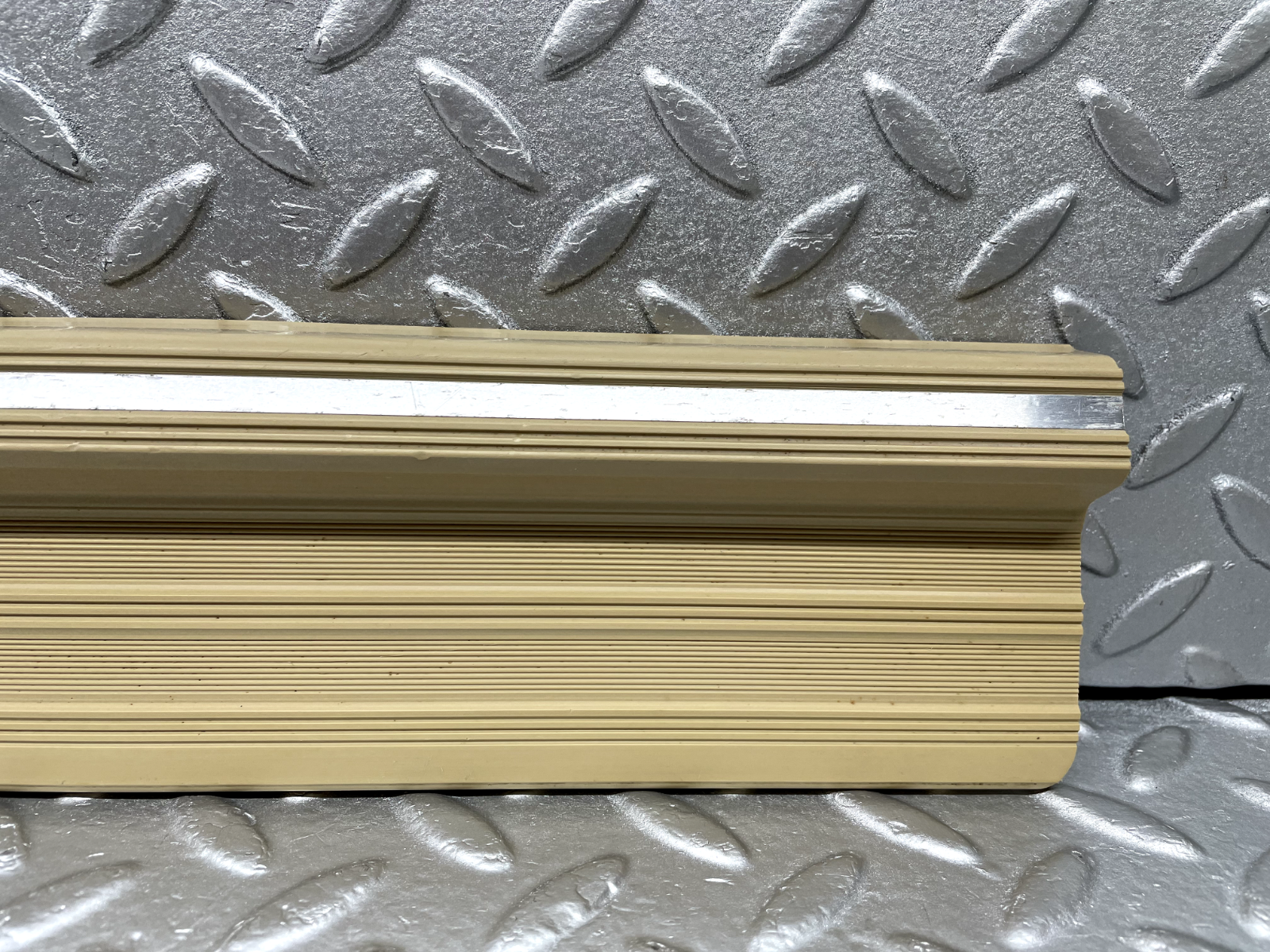 44264 Mercedes-Benz W123 280E Rear Right Door Sill Trim Beige