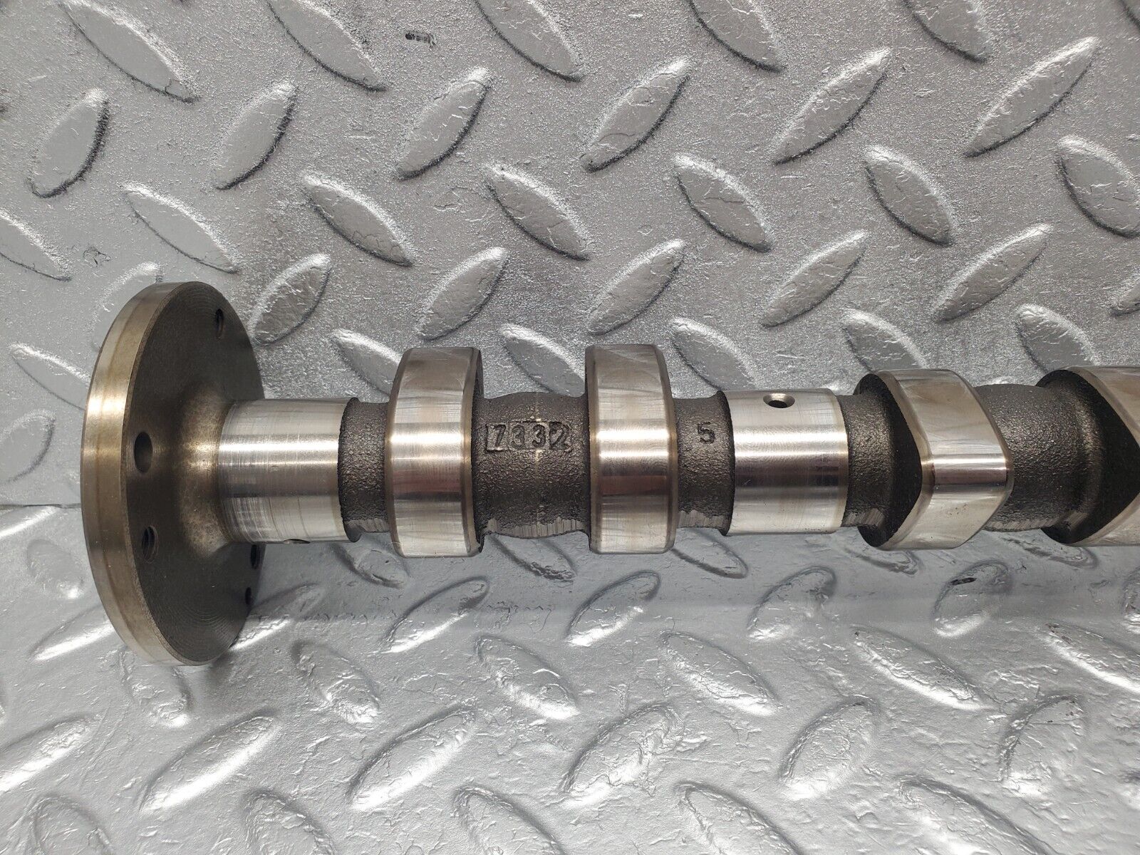 46222 Mercedes-Benz W124 280E Camshaft R1046301